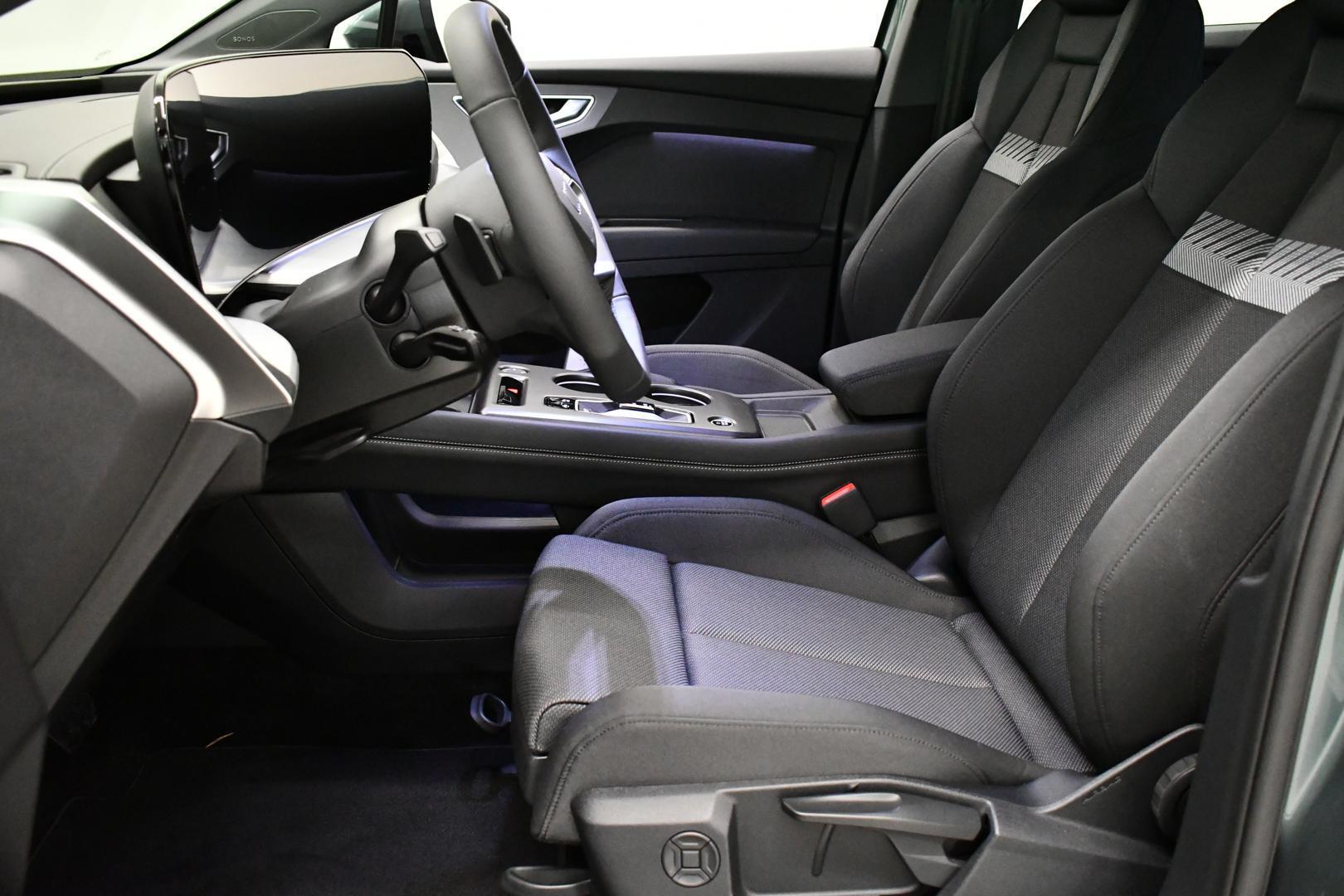 AUDI Q4 e-tron 10
