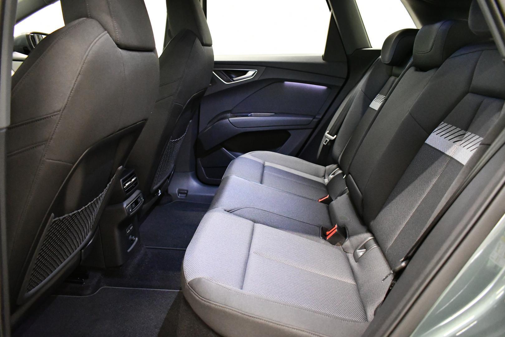 AUDI Q4 e-tron 12