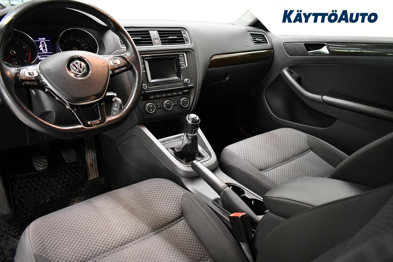 VOLKSWAGEN Jetta 2017