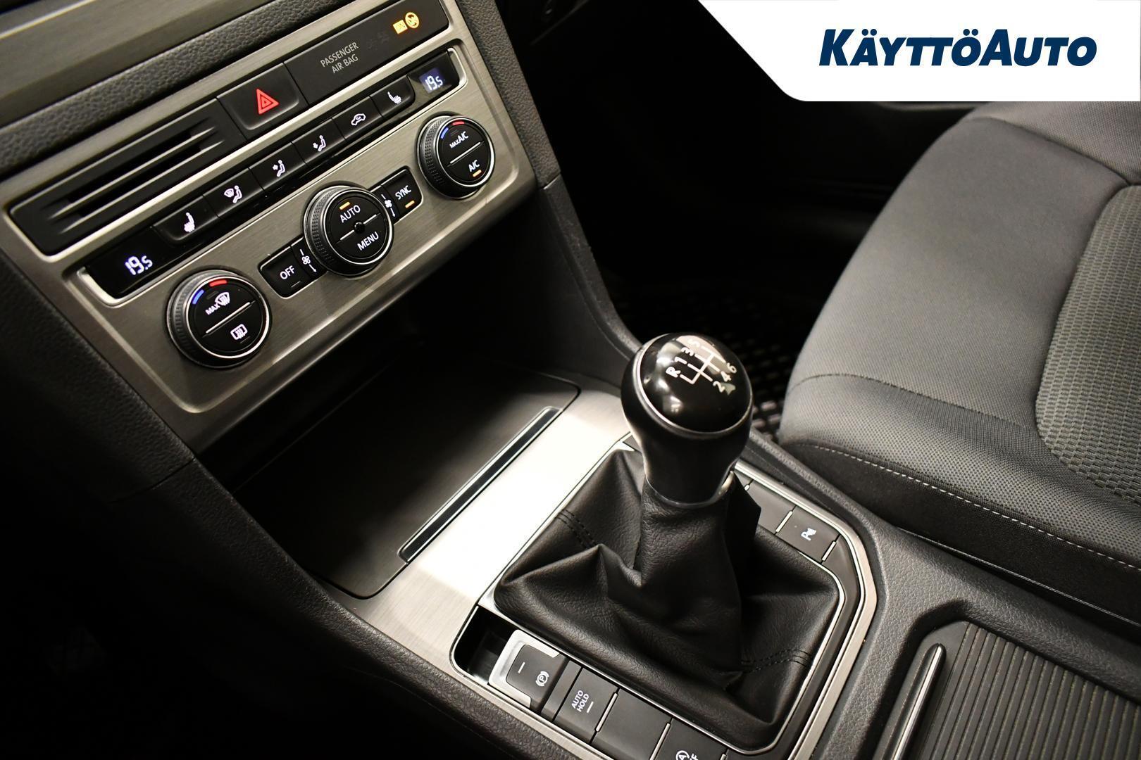 VOLKSWAGEN Golf Sportsvan 2015