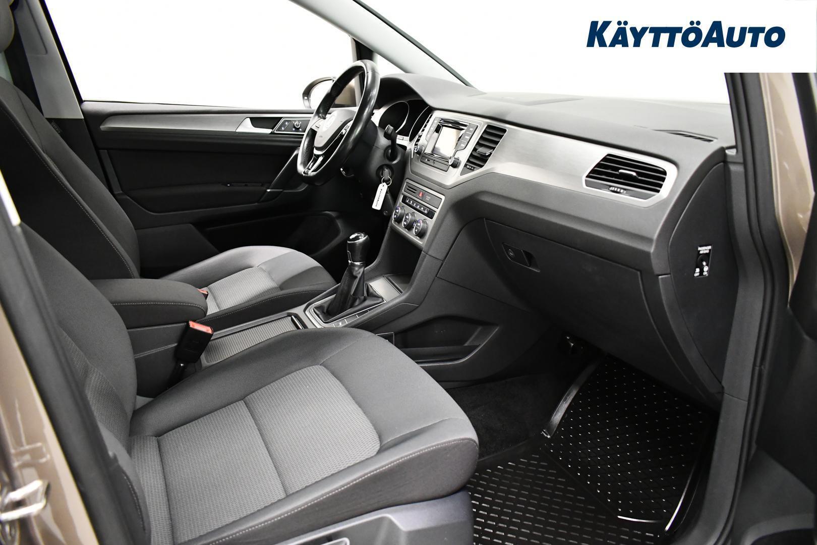 VOLKSWAGEN Golf Sportsvan 2015
