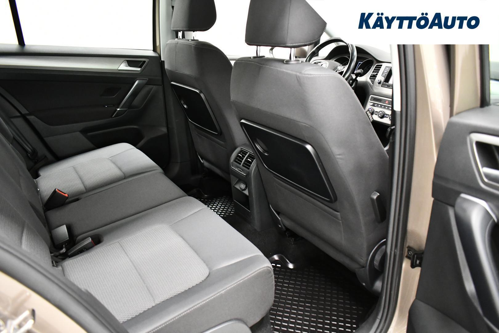 VOLKSWAGEN Golf Sportsvan 2015