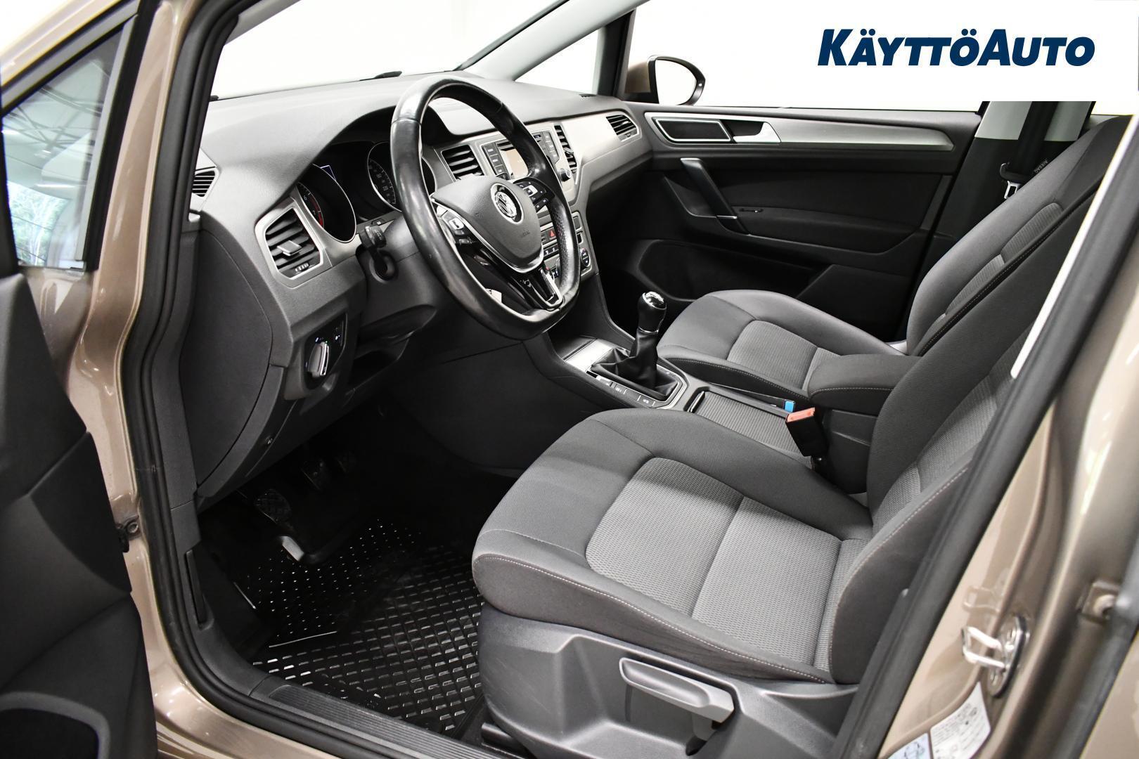 VOLKSWAGEN Golf Sportsvan 2015