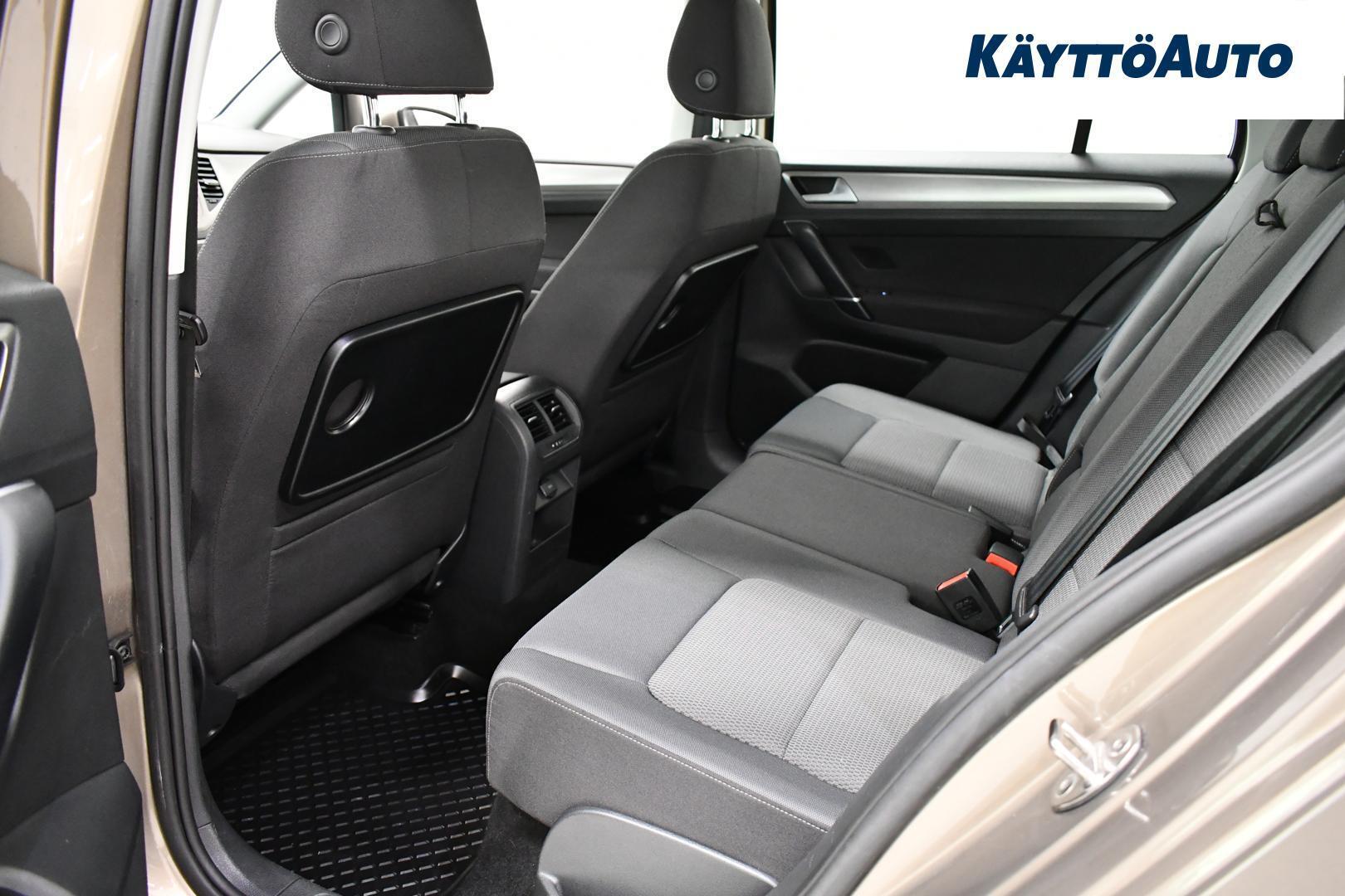 VOLKSWAGEN Golf Sportsvan 2015