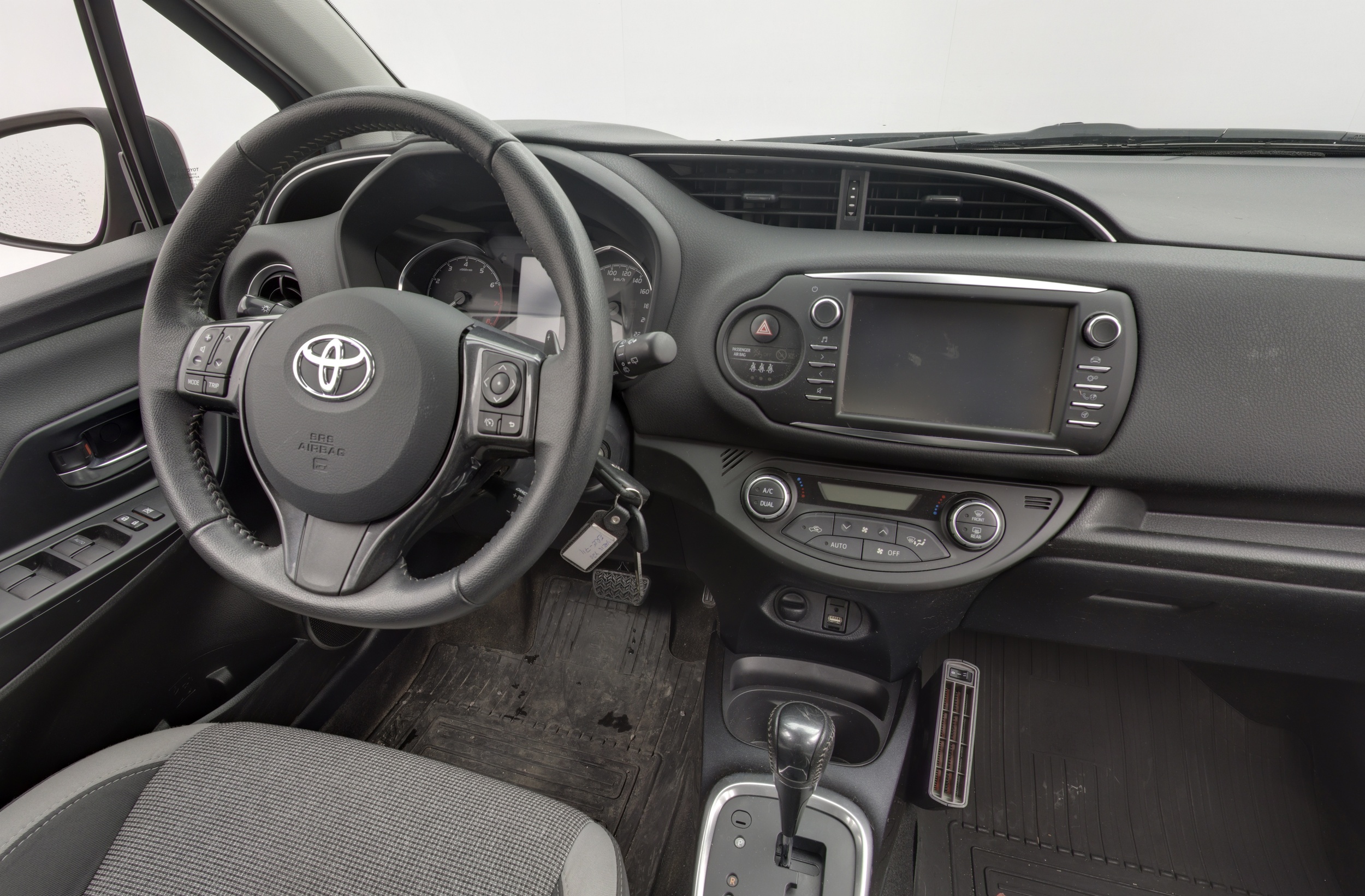TOYOTA Yaris 2019