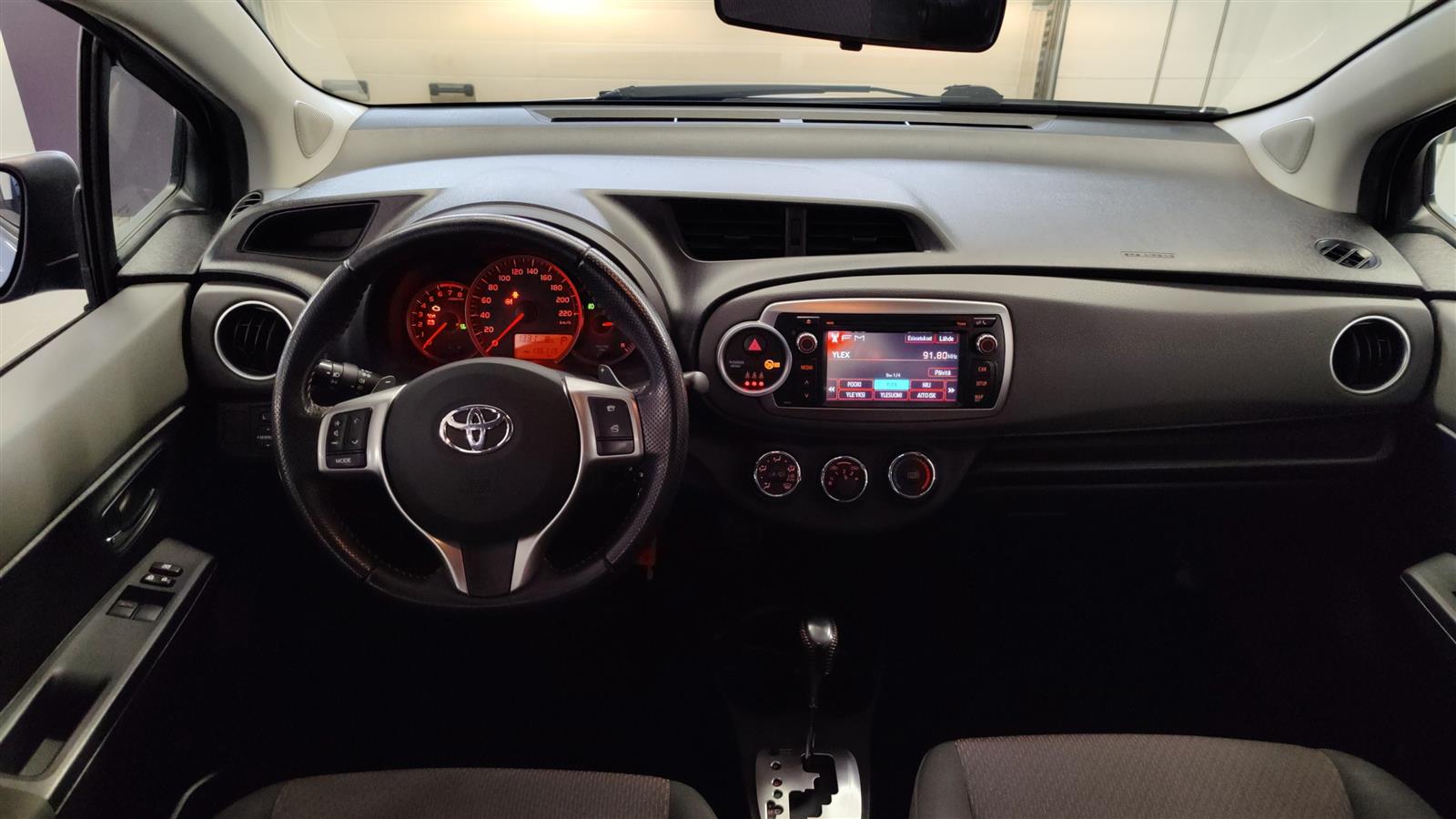 TOYOTA Yaris 2011