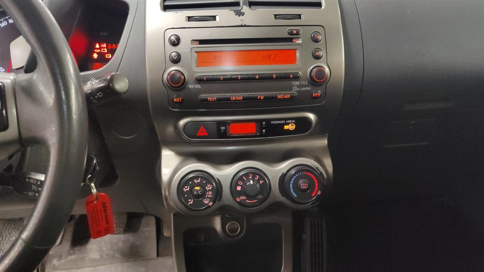 TOYOTA URBAN CRUISER 2011