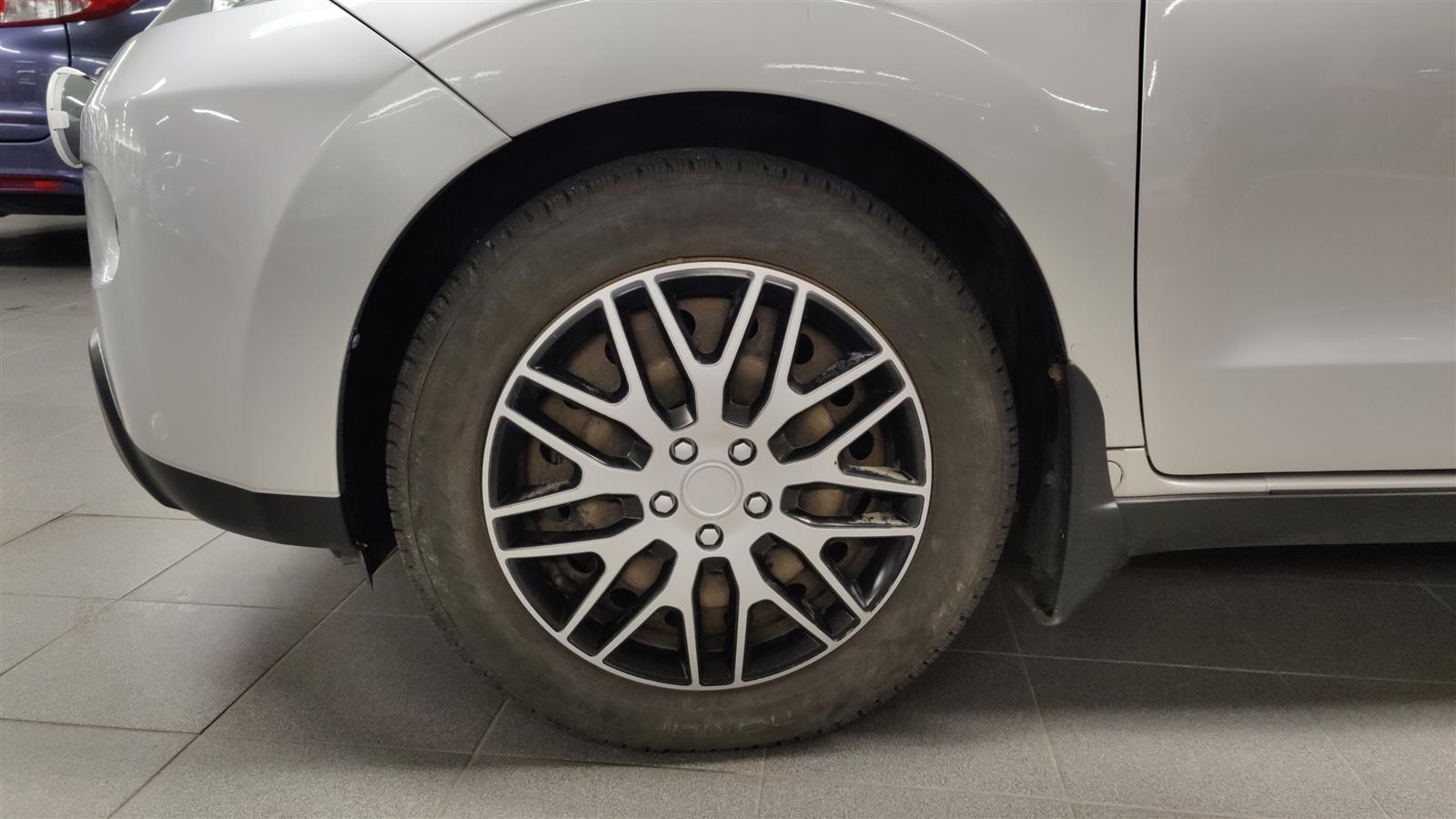 TOYOTA URBAN CRUISER 2011