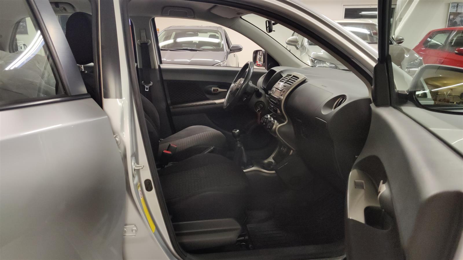 TOYOTA URBAN CRUISER 2011