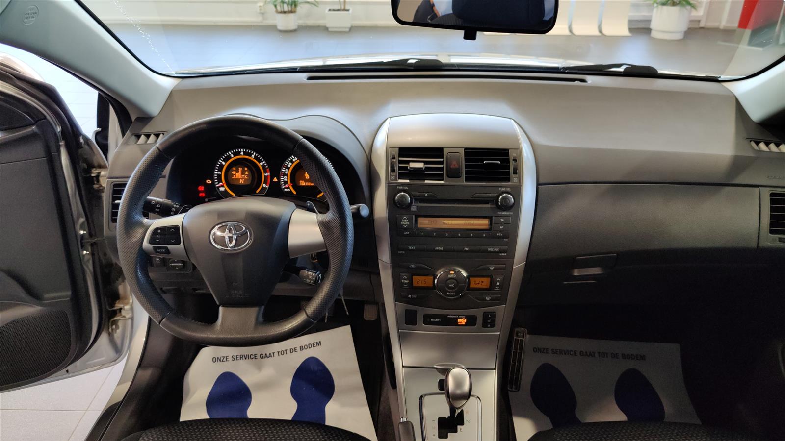 TOYOTA Corolla 2012
