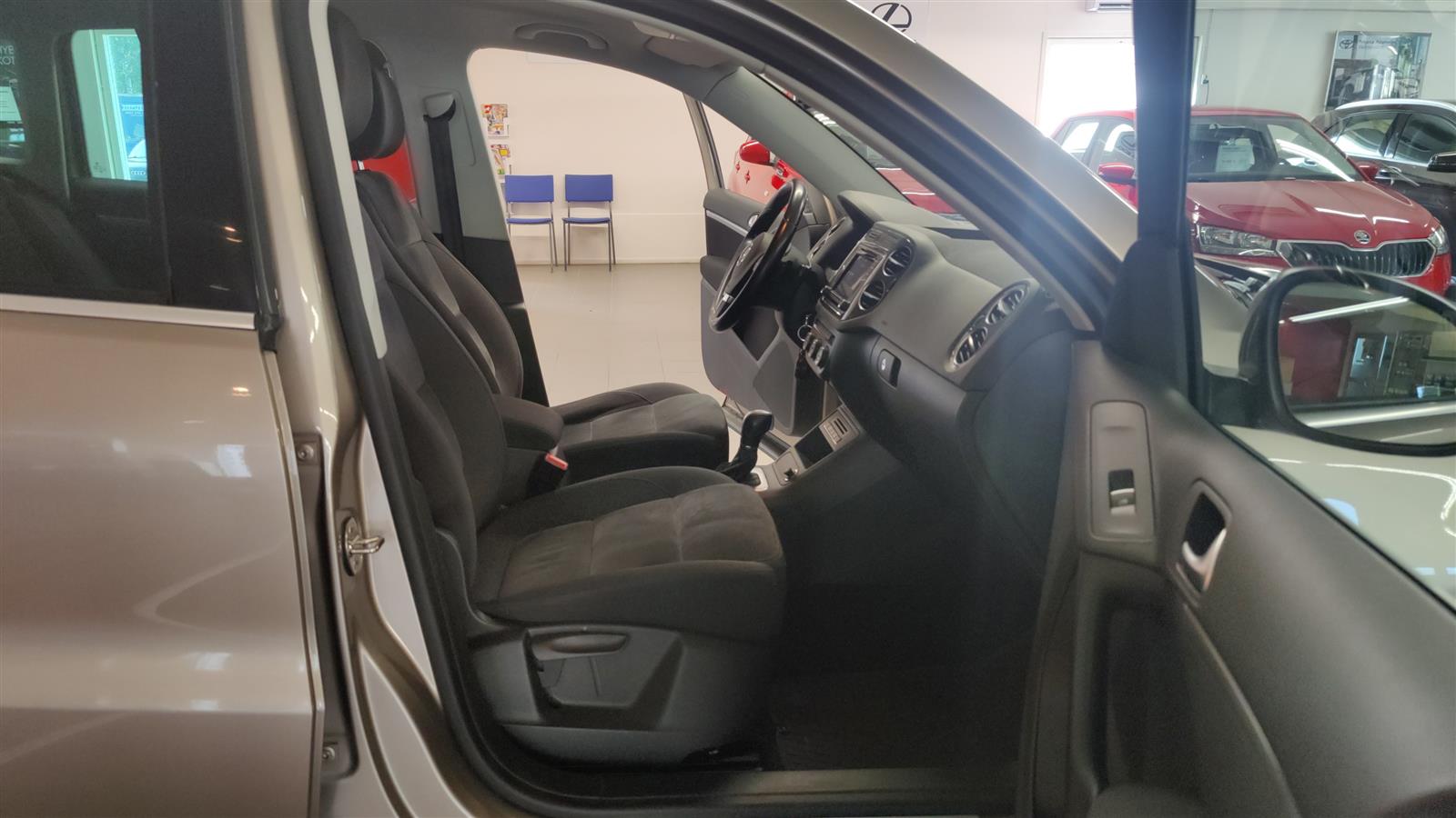 VOLKSWAGEN TIGUAN 2016