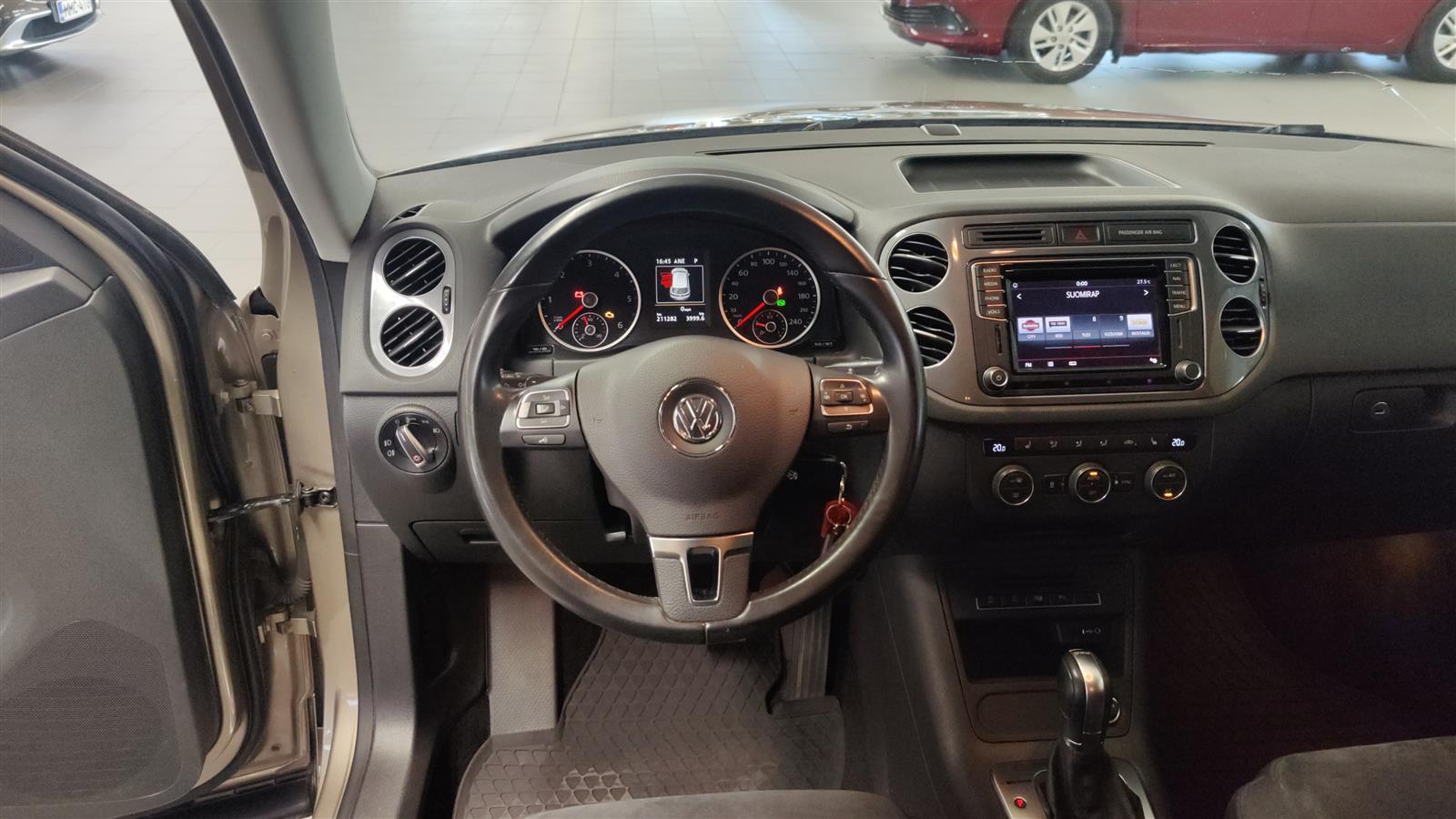 VOLKSWAGEN TIGUAN 2016