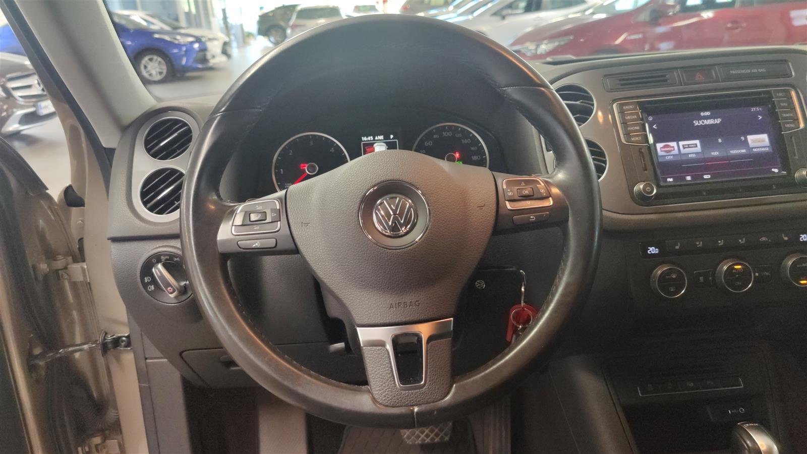 VOLKSWAGEN TIGUAN 2016