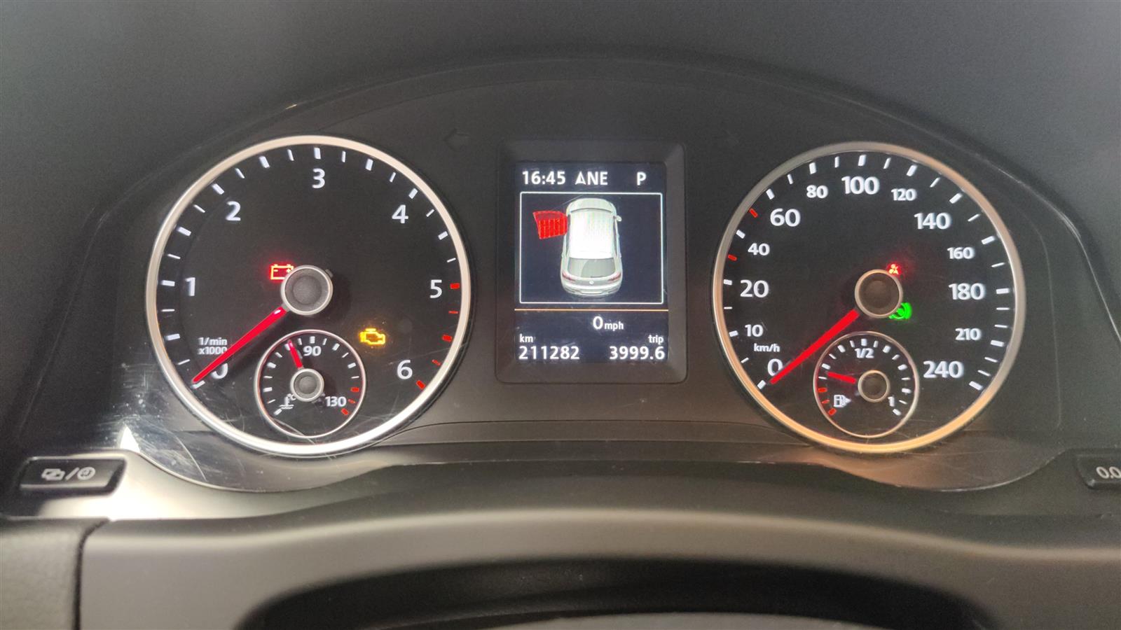 VOLKSWAGEN TIGUAN 2016