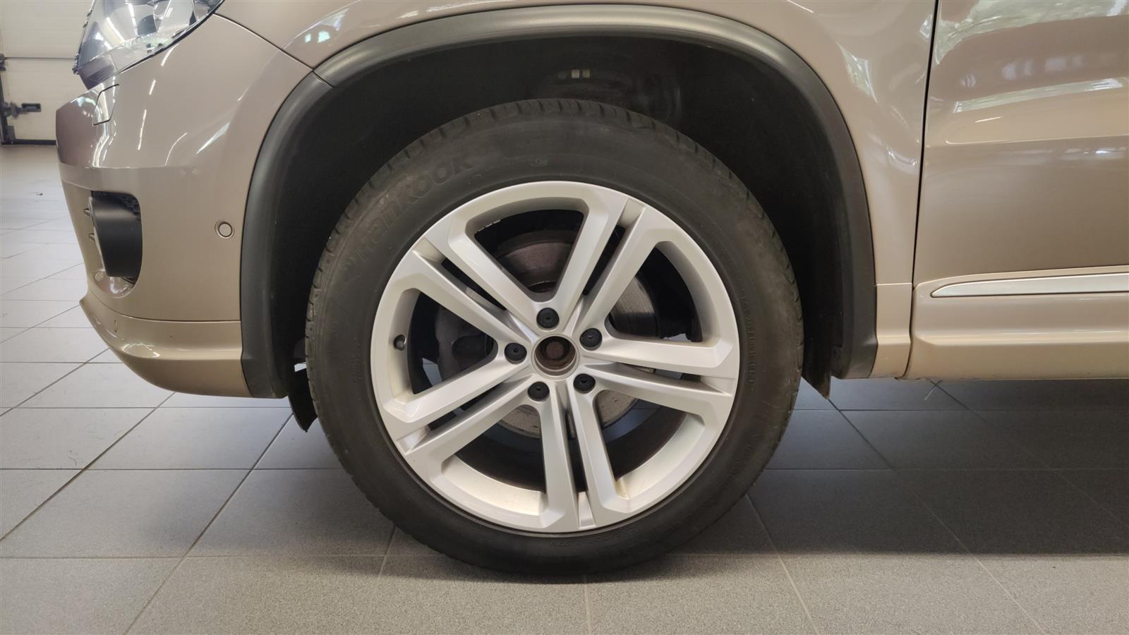 VOLKSWAGEN TIGUAN 2016