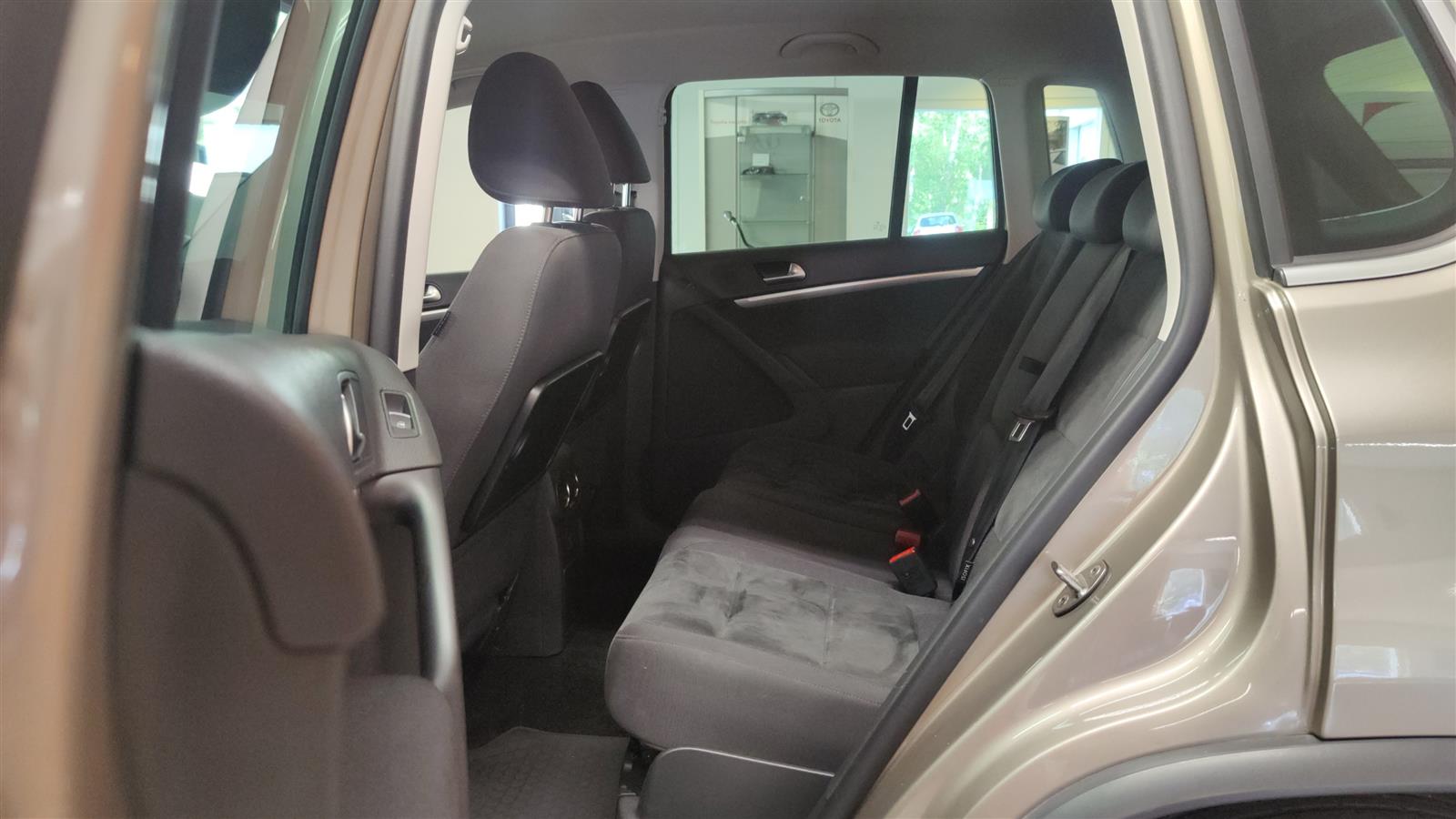 VOLKSWAGEN TIGUAN 2016