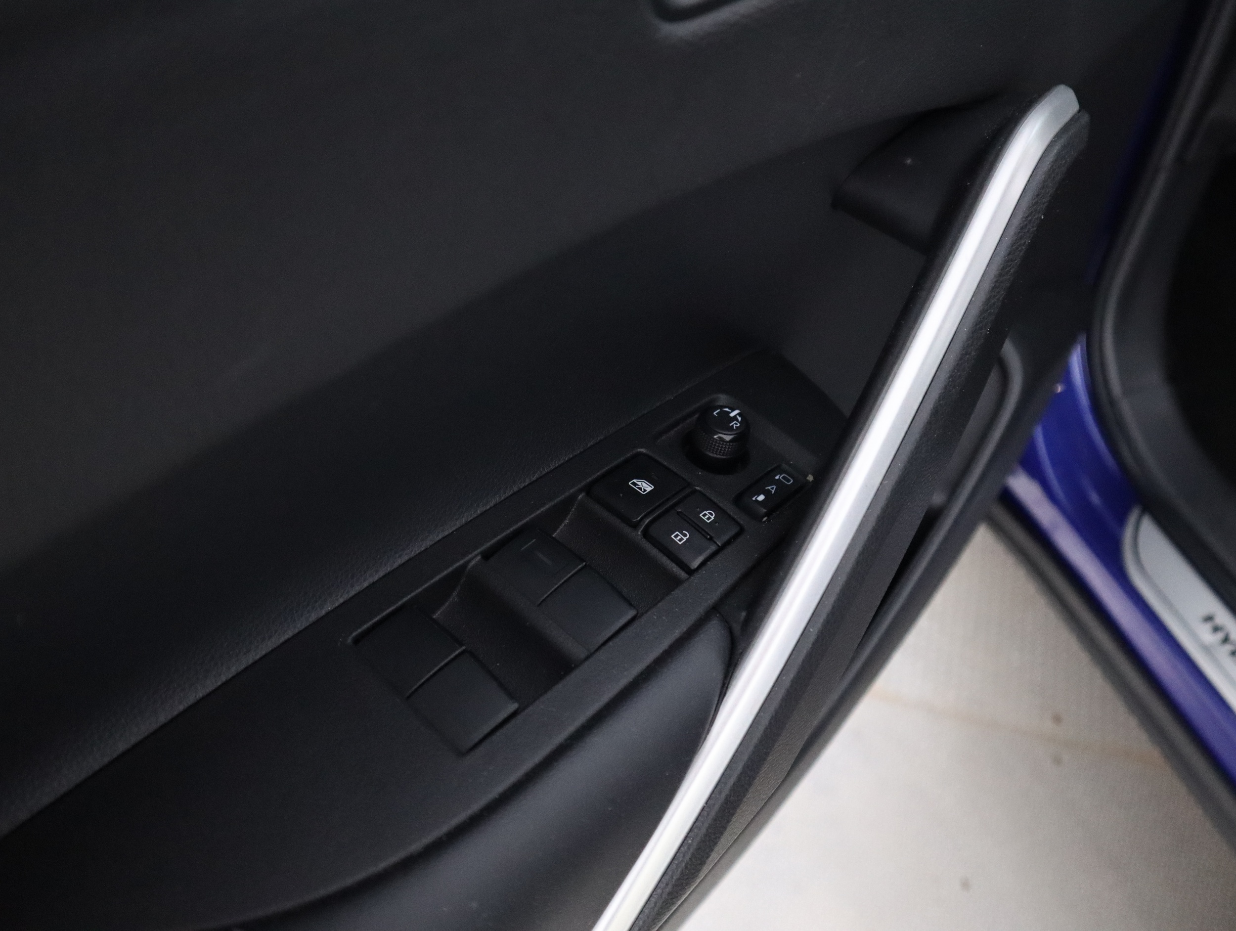 TOYOTA Corolla Cross 2024