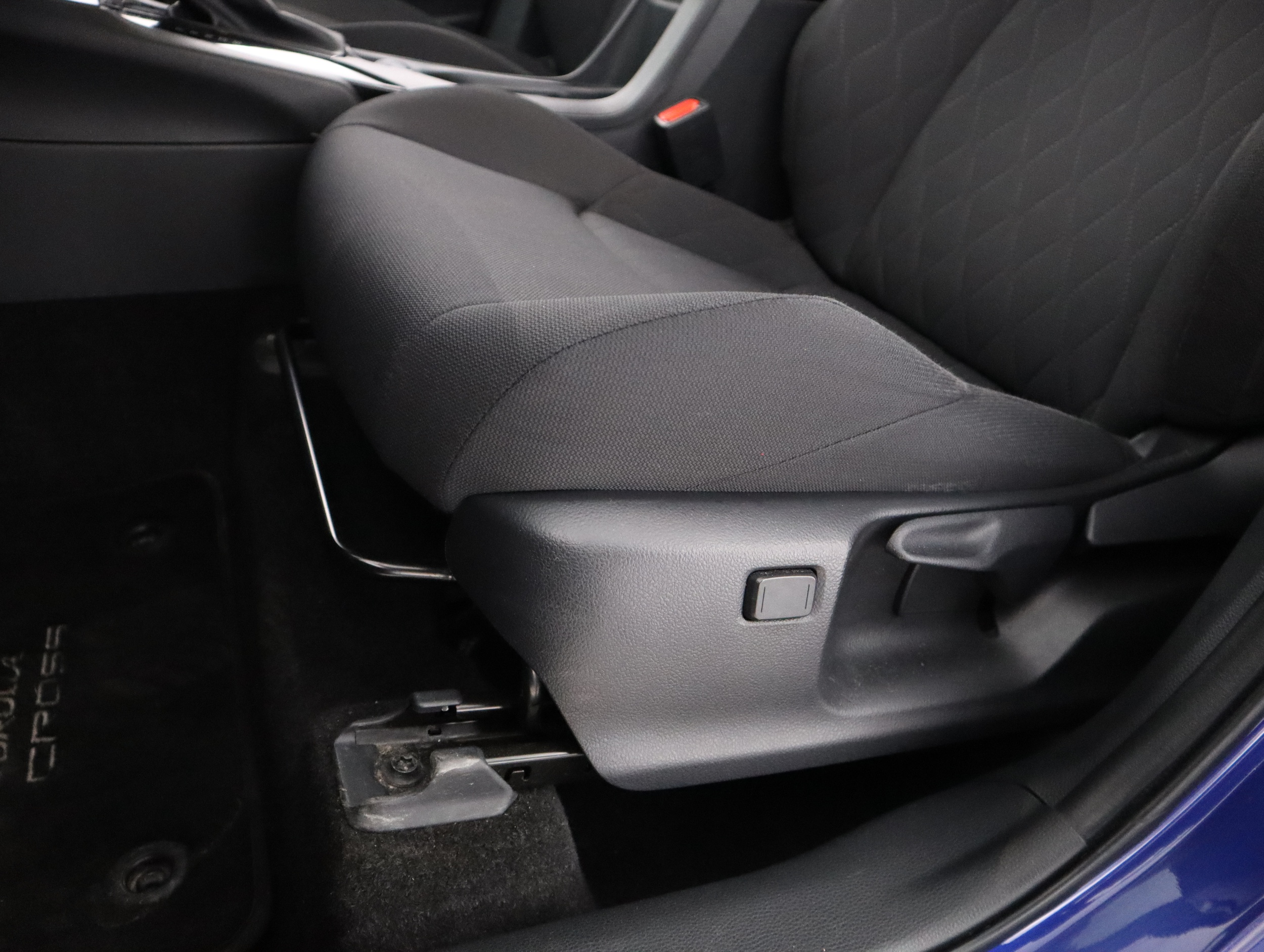 TOYOTA Corolla Cross 2024