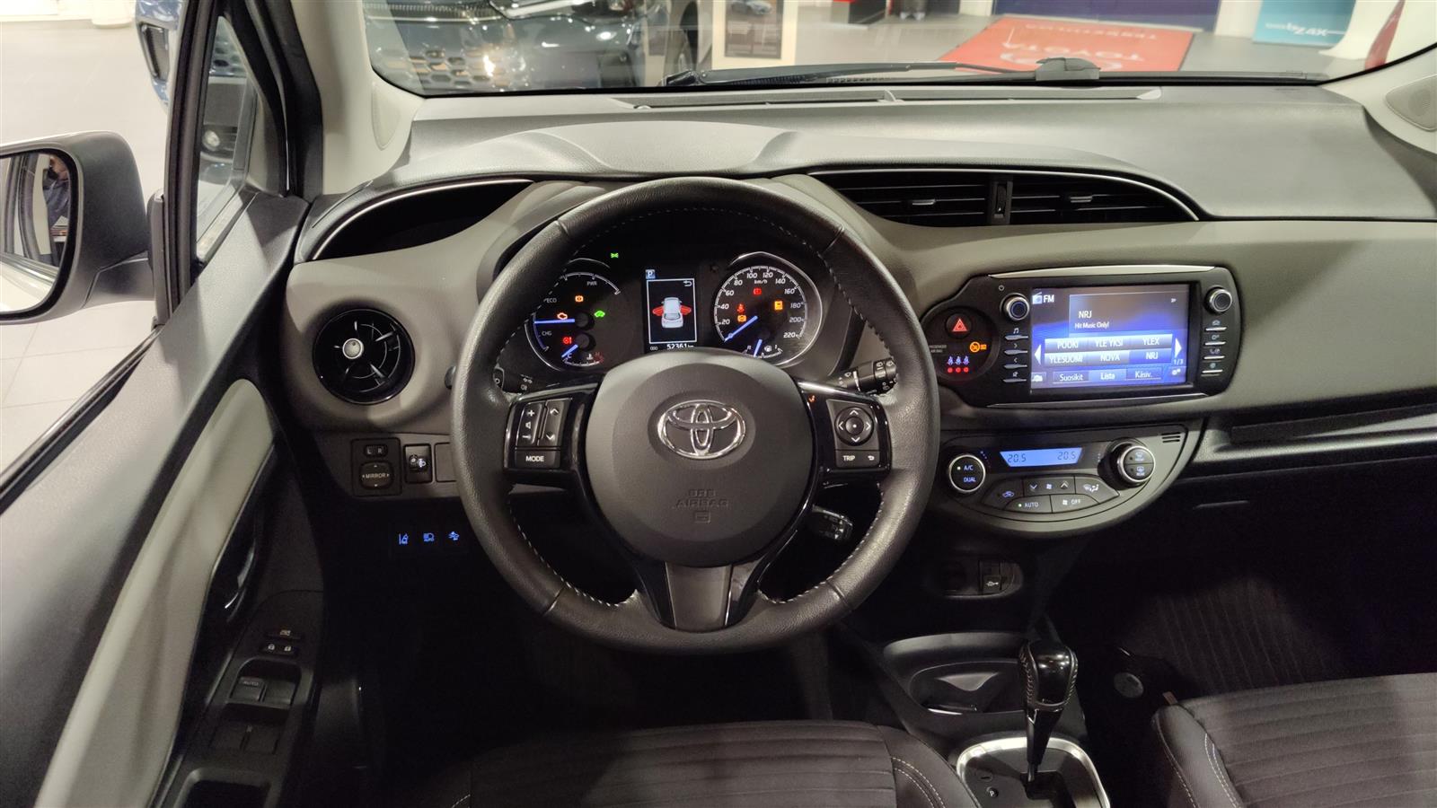 TOYOTA Yaris 2017