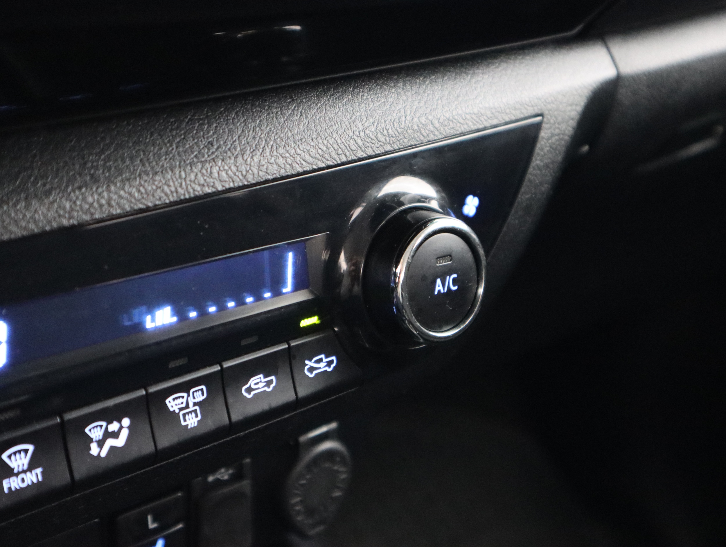 TOYOTA Hilux 2020