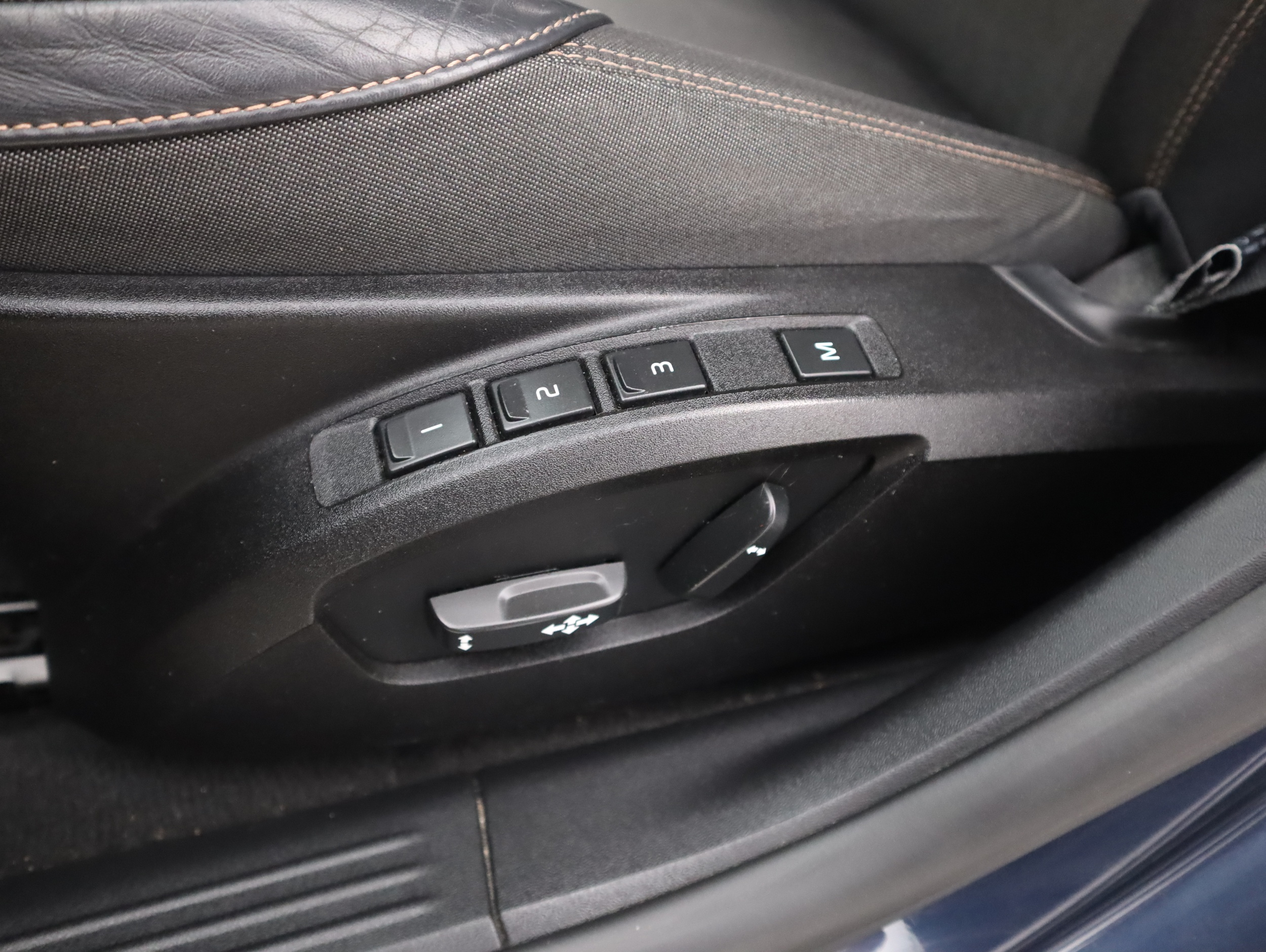 VOLVO V40 Cross Country 2013