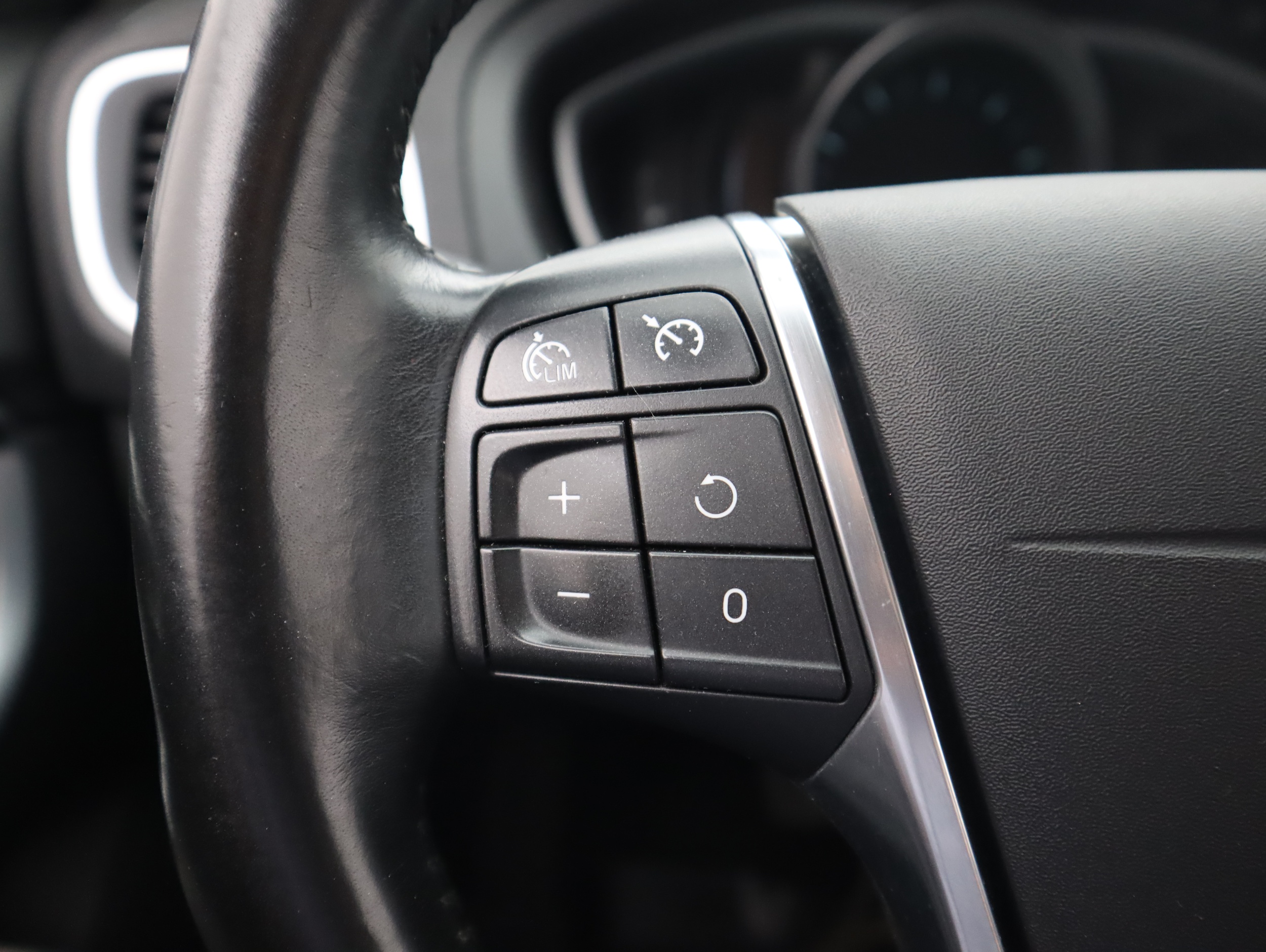 VOLVO V40 Cross Country 2013