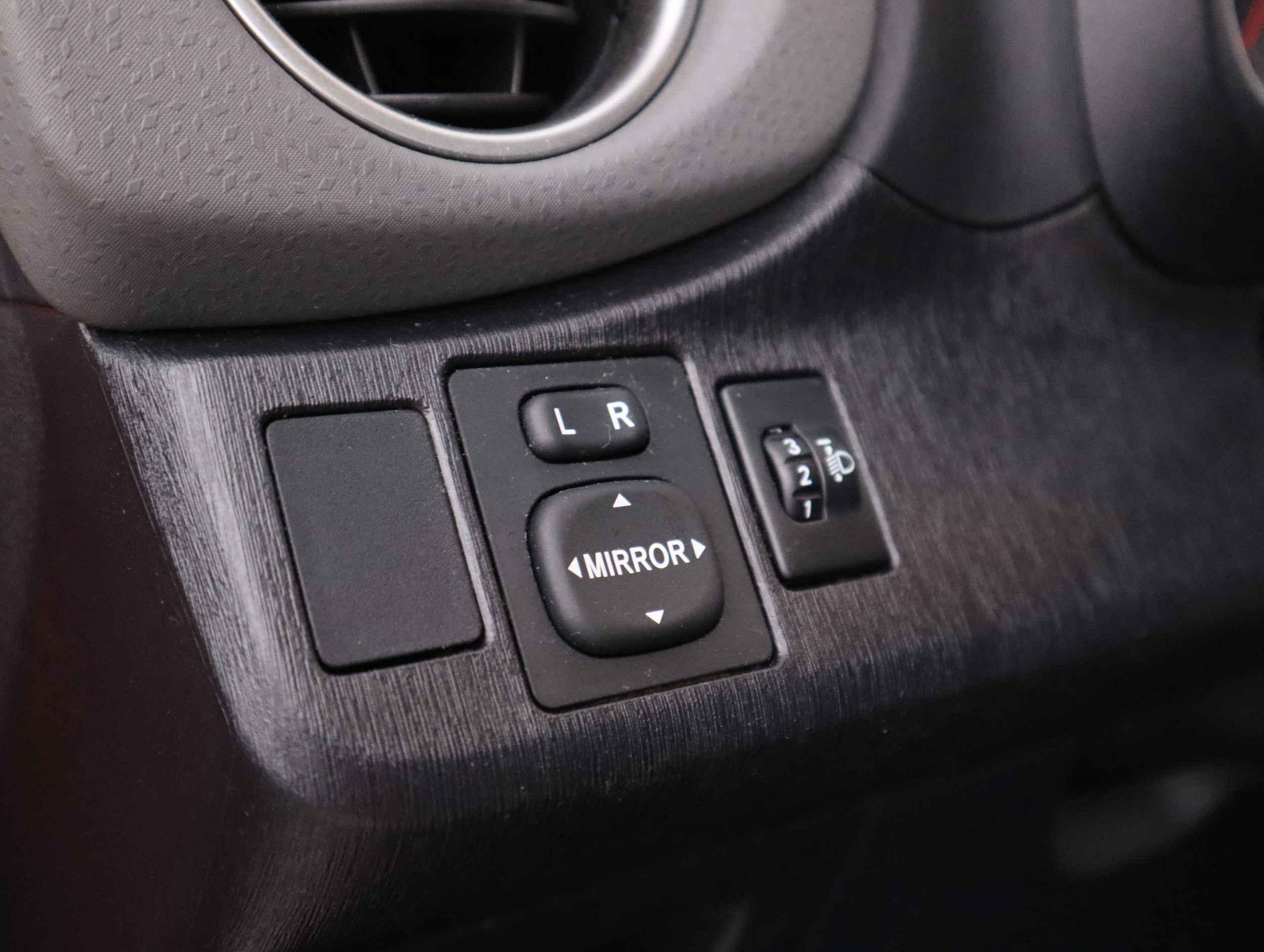 TOYOTA Yaris 2012