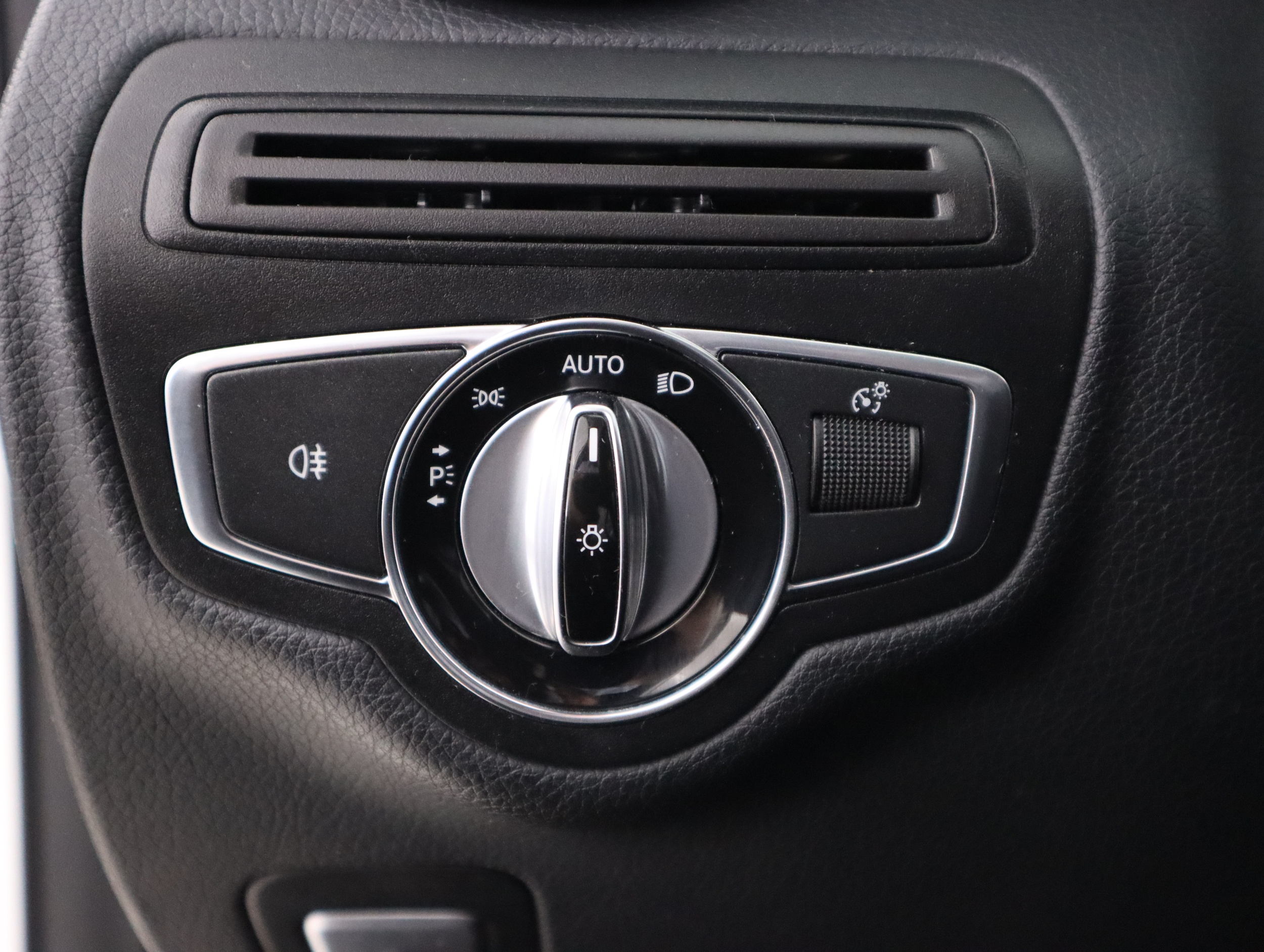 MERCEDES-BENZ C 2015