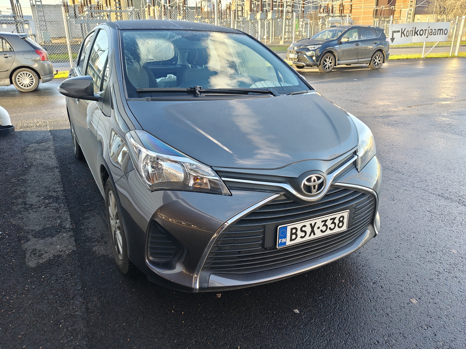 TOYOTA Yaris 2015