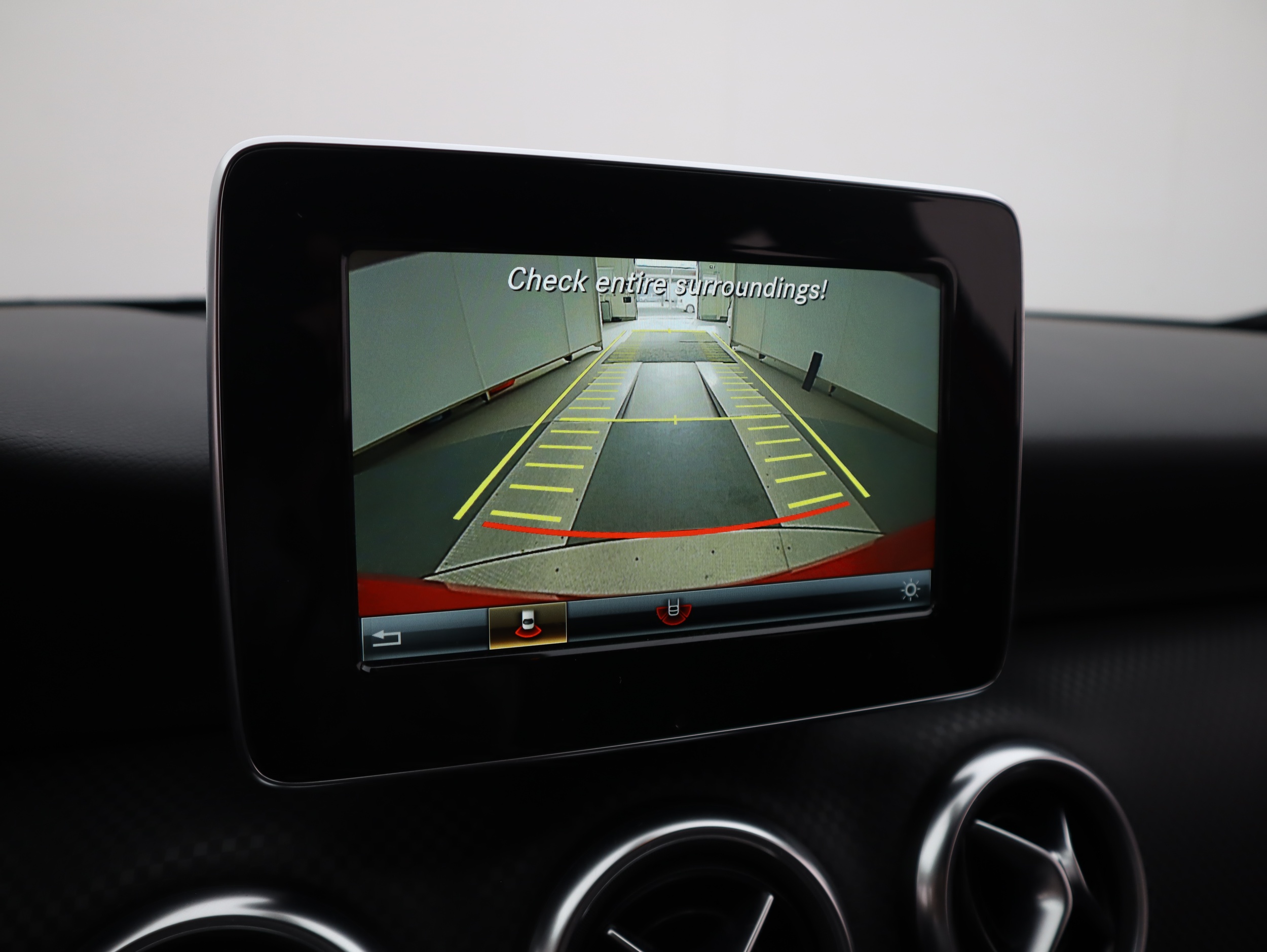 MERCEDES-BENZ A 2015