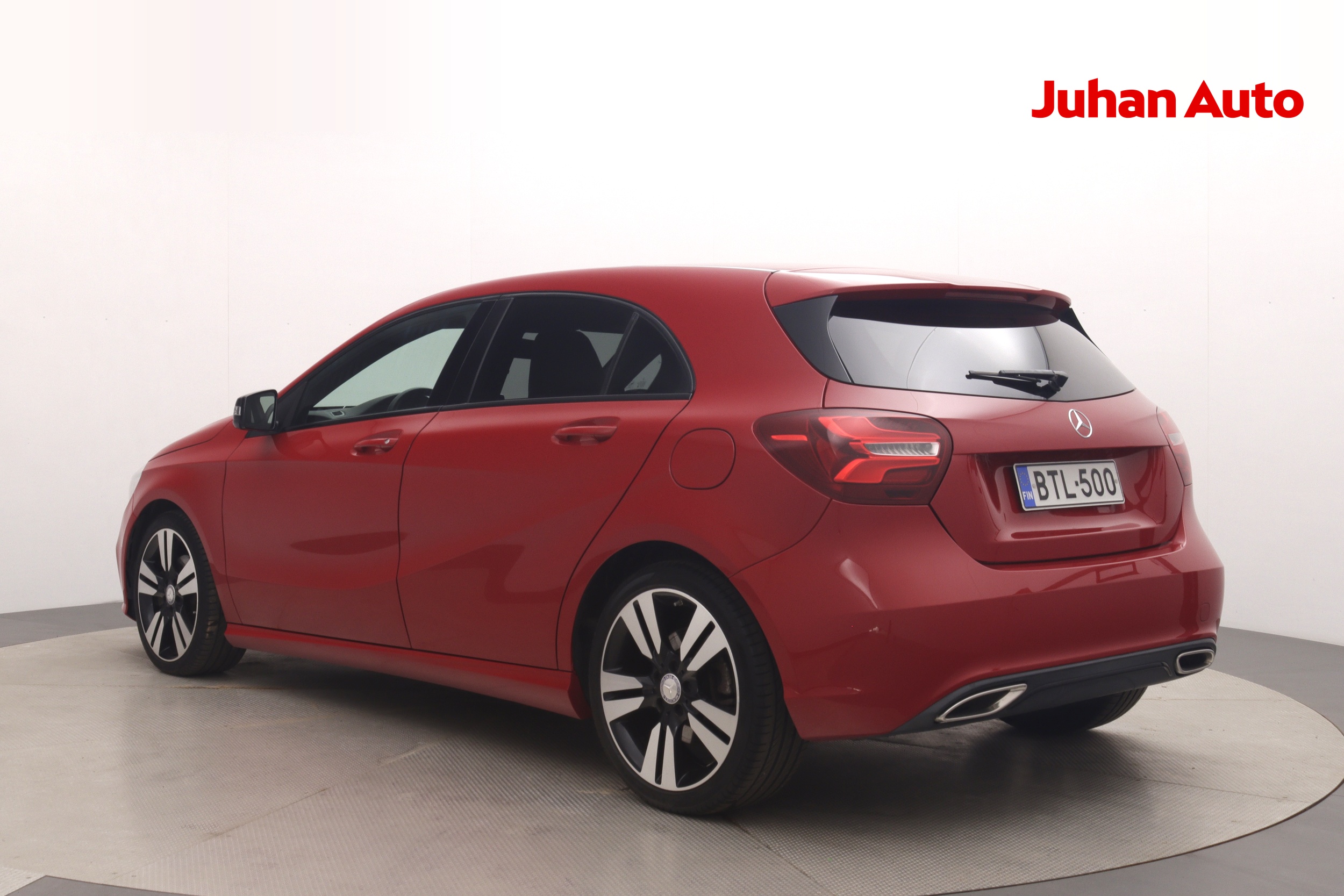 MERCEDES-BENZ A 2015