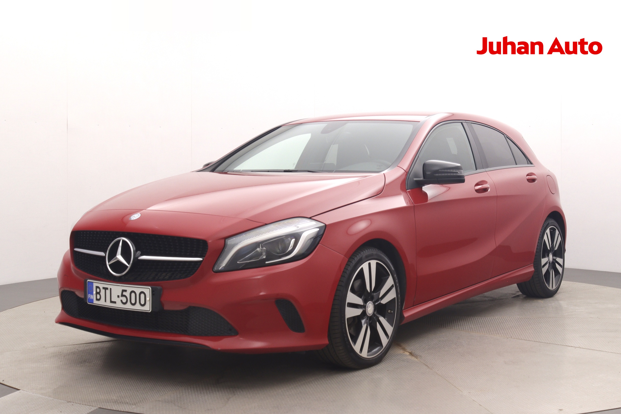 MERCEDES-BENZ A 2015