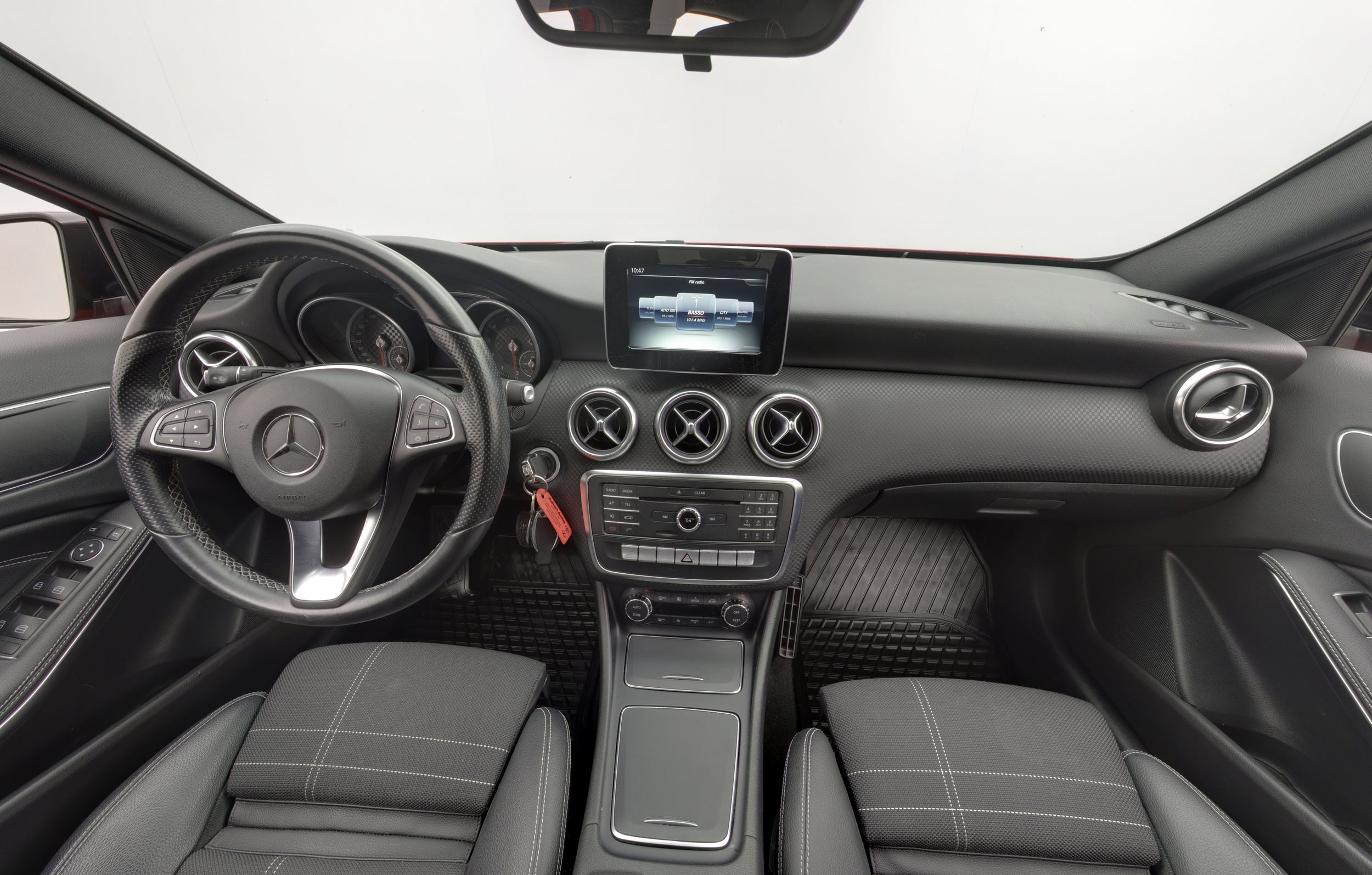 MERCEDES-BENZ A 2015
