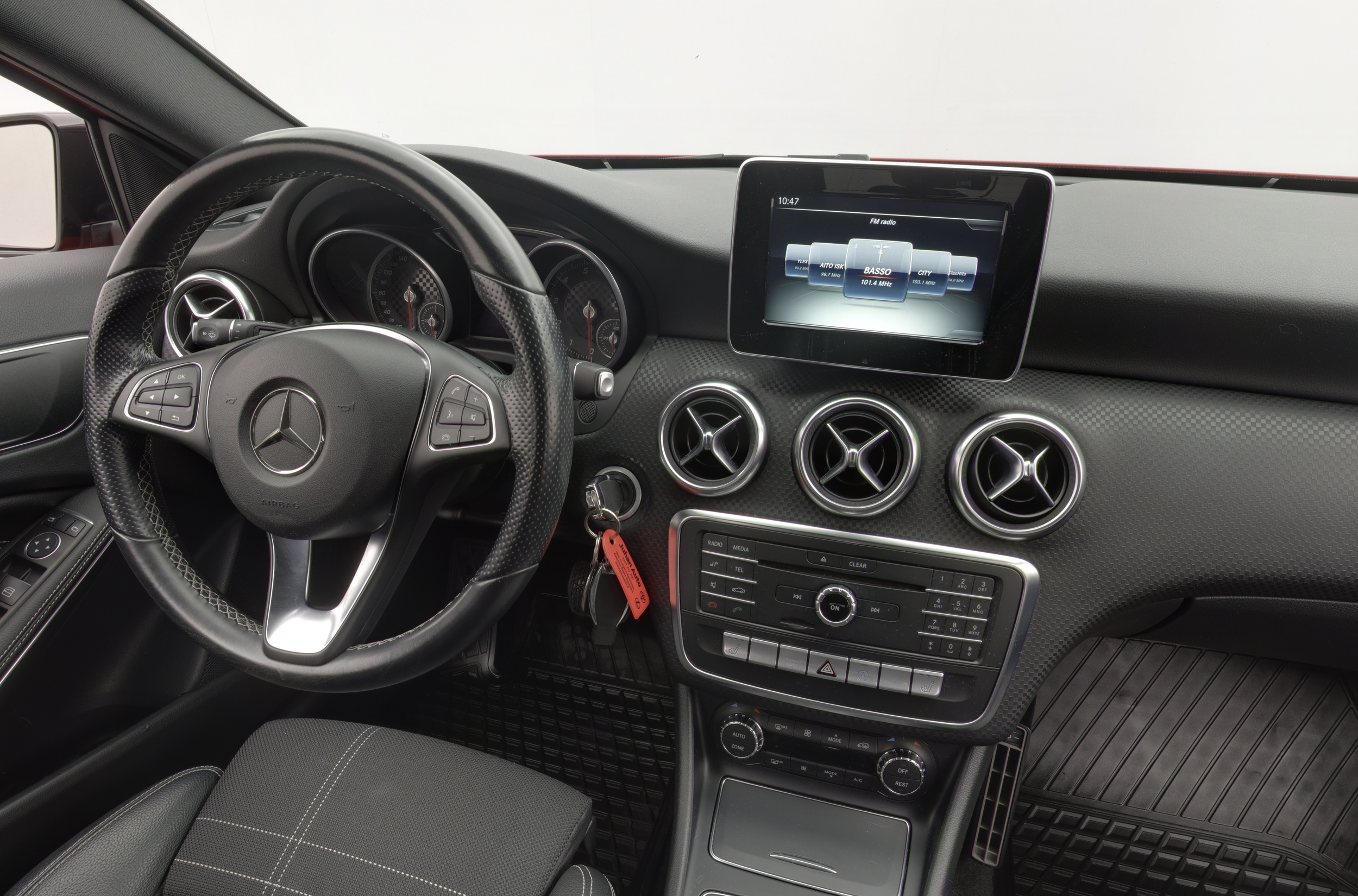 MERCEDES-BENZ A 2015
