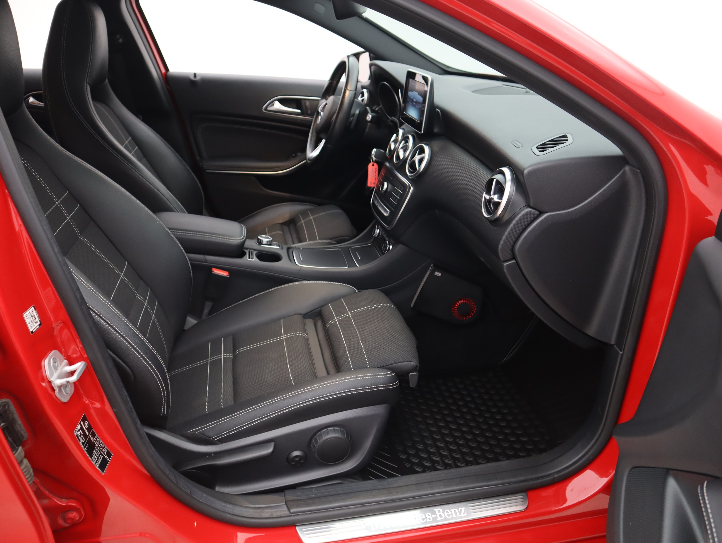 MERCEDES-BENZ A 2015