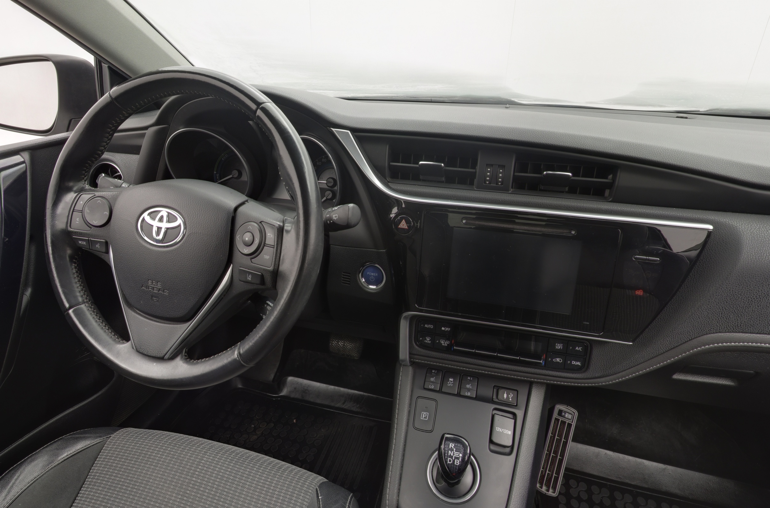 TOYOTA Auris 2016