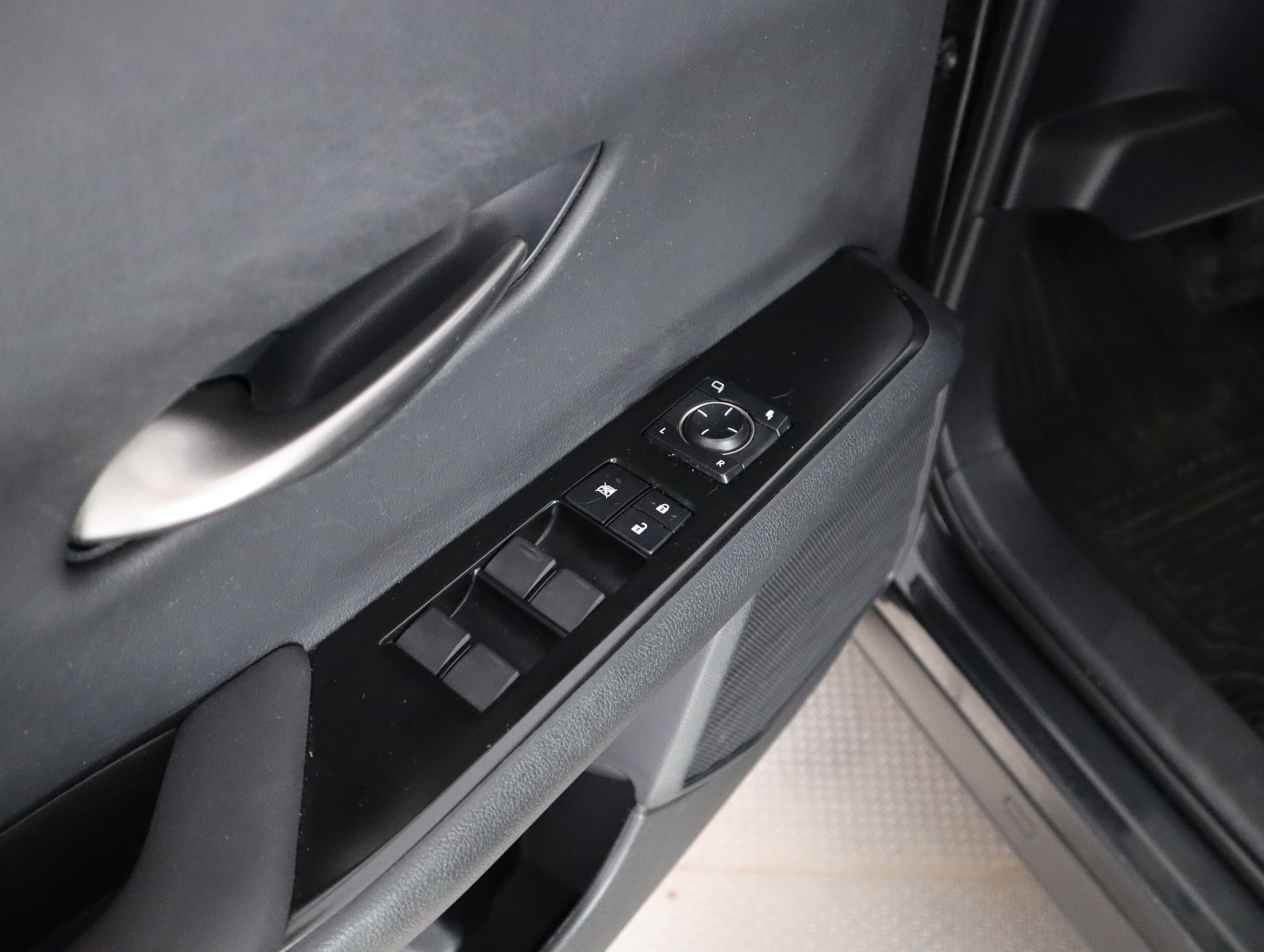 LEXUS UX 2019