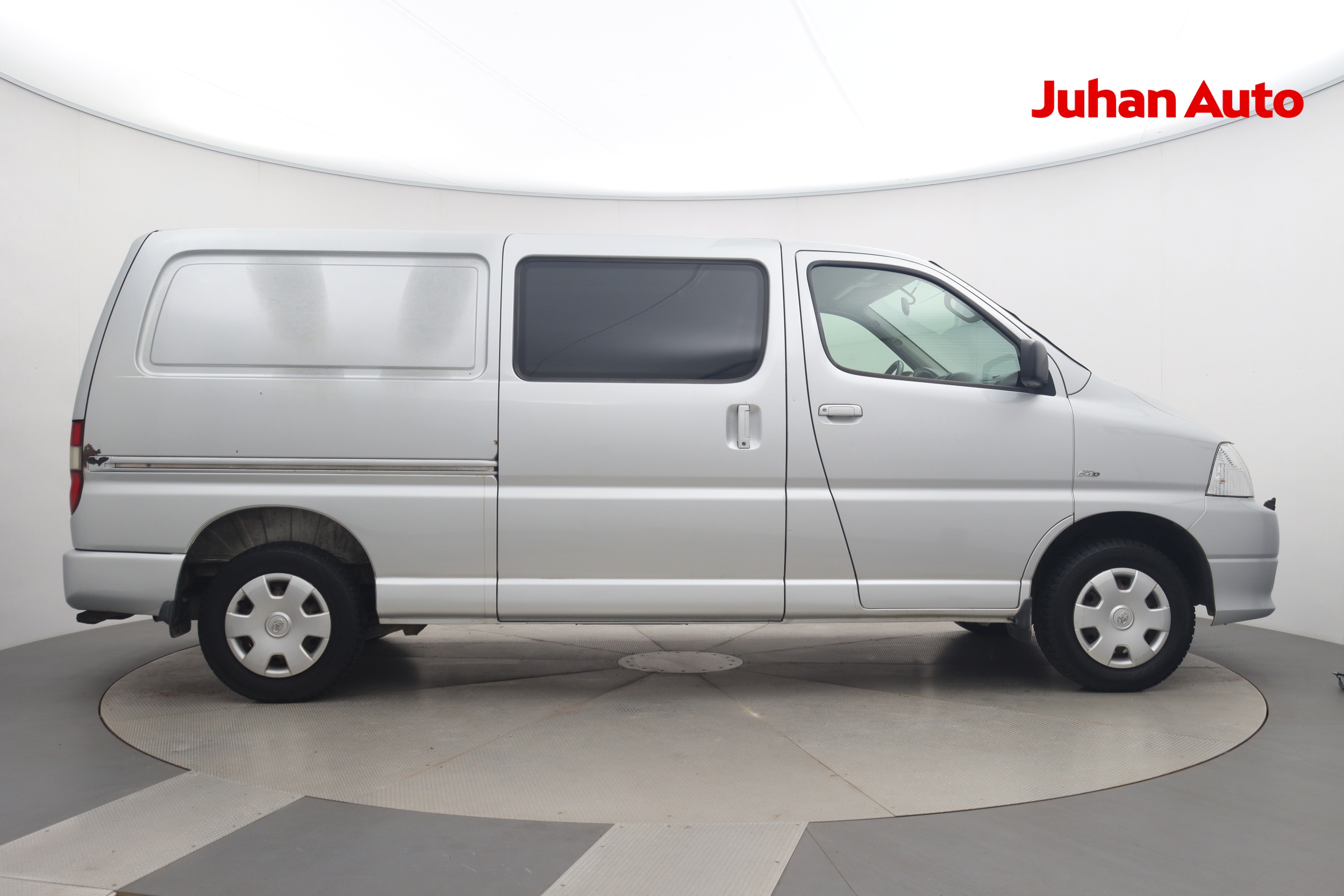 TOYOTA Hiace 2012