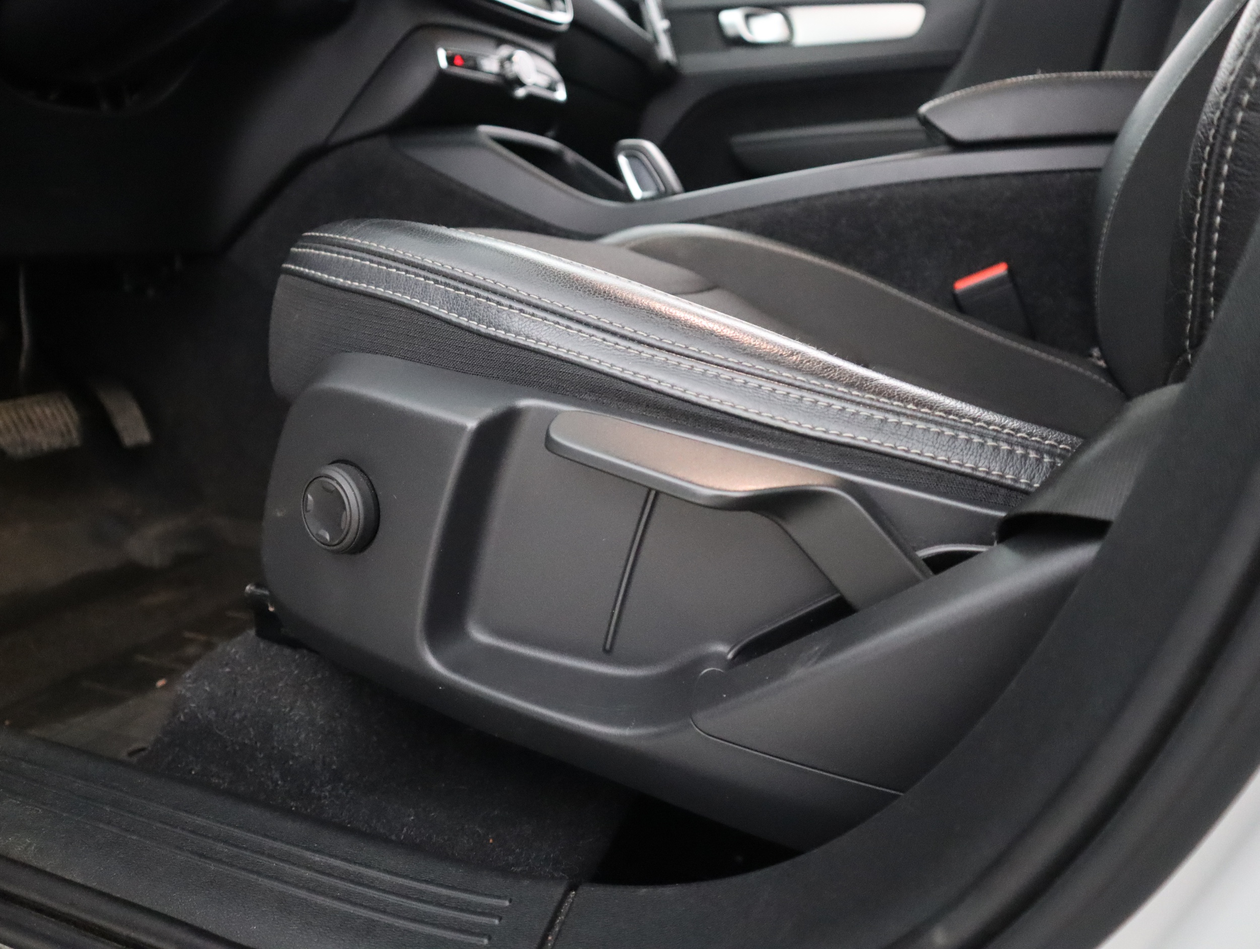 VOLVO XC40 2019