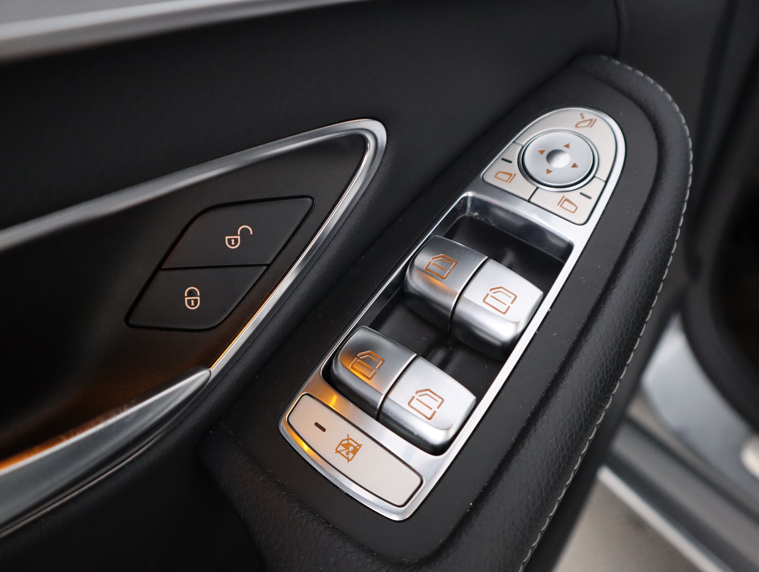 MERCEDES-BENZ C 2020