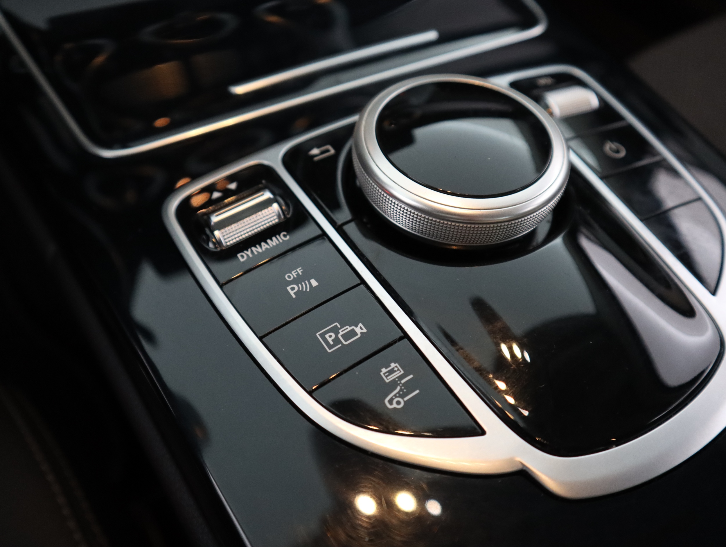 MERCEDES-BENZ C 2020