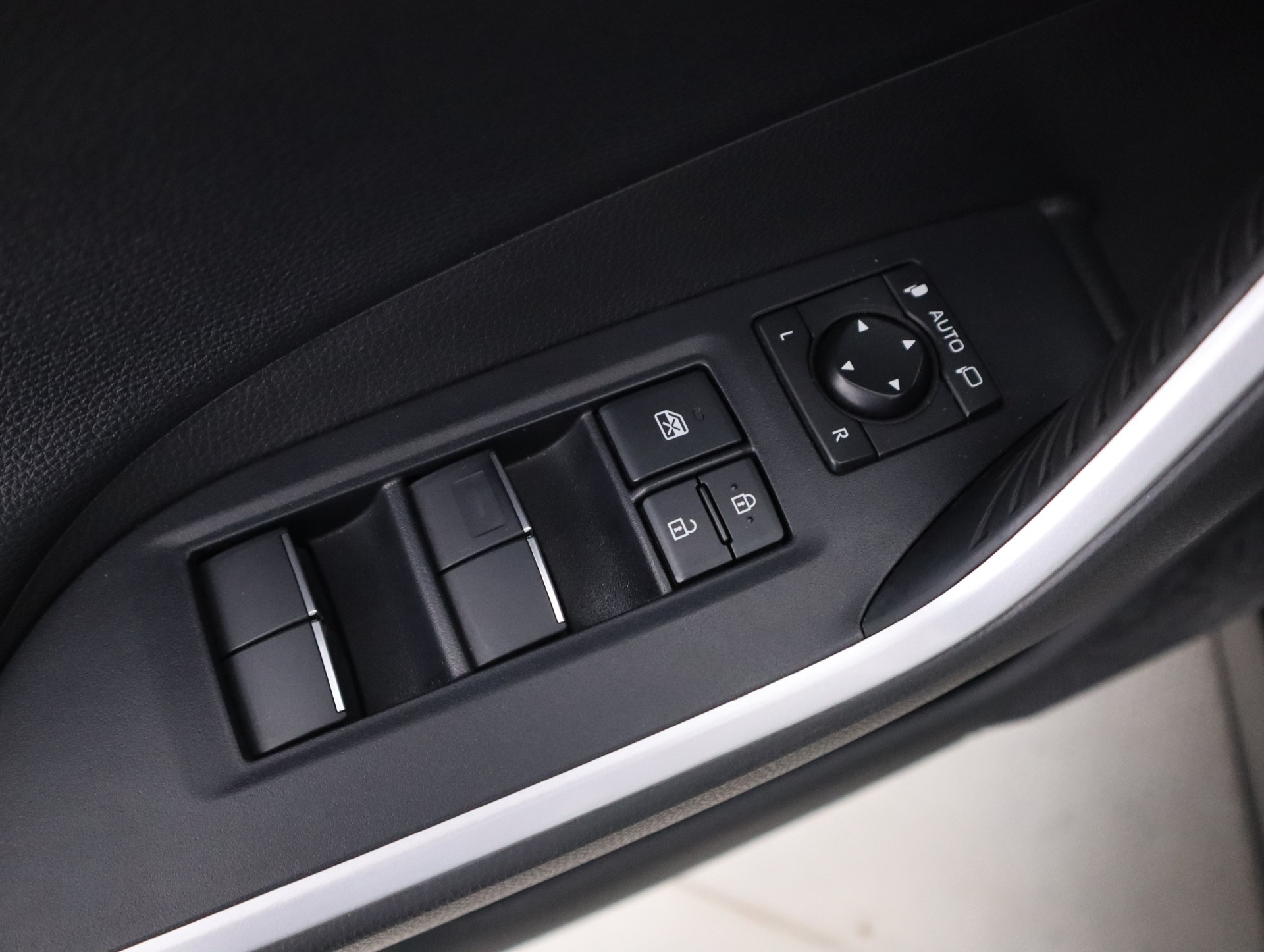 TOYOTA RAV4 2021