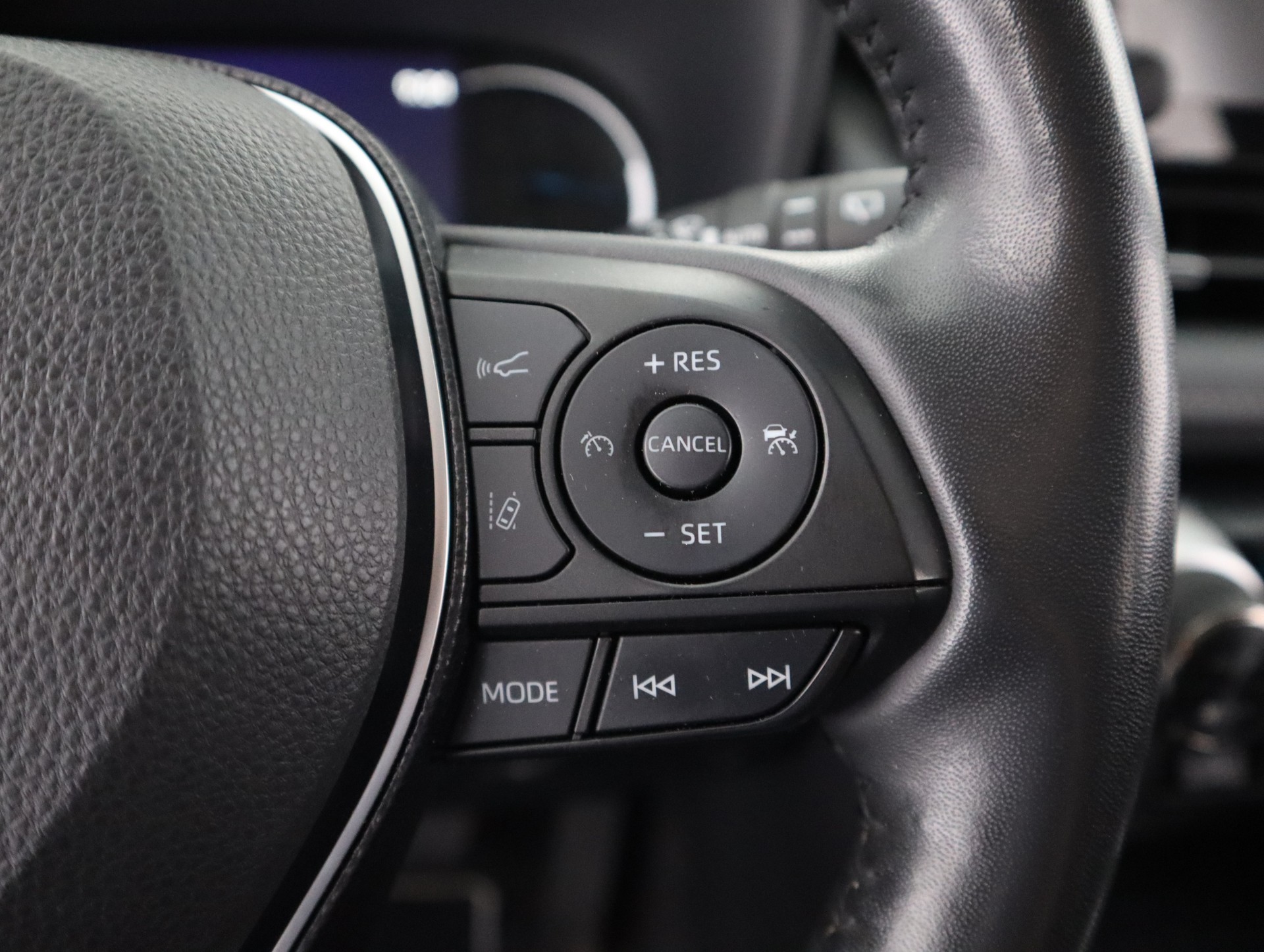 TOYOTA RAV4 2021