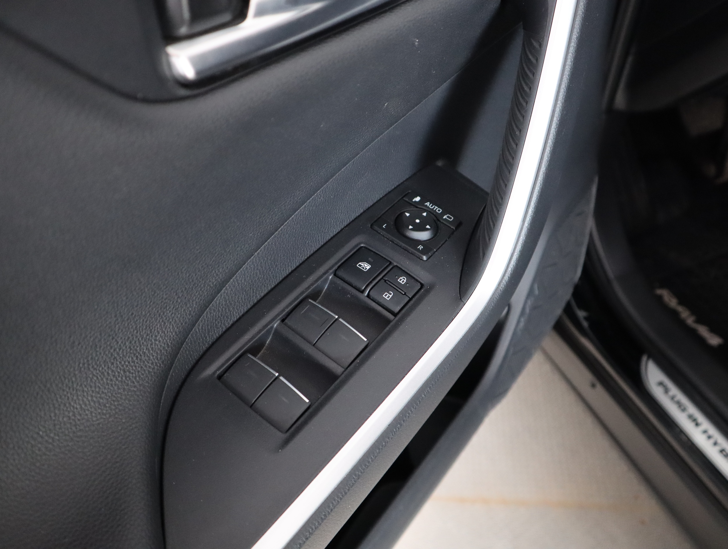 Toyota RAV4 Plug-in 2024