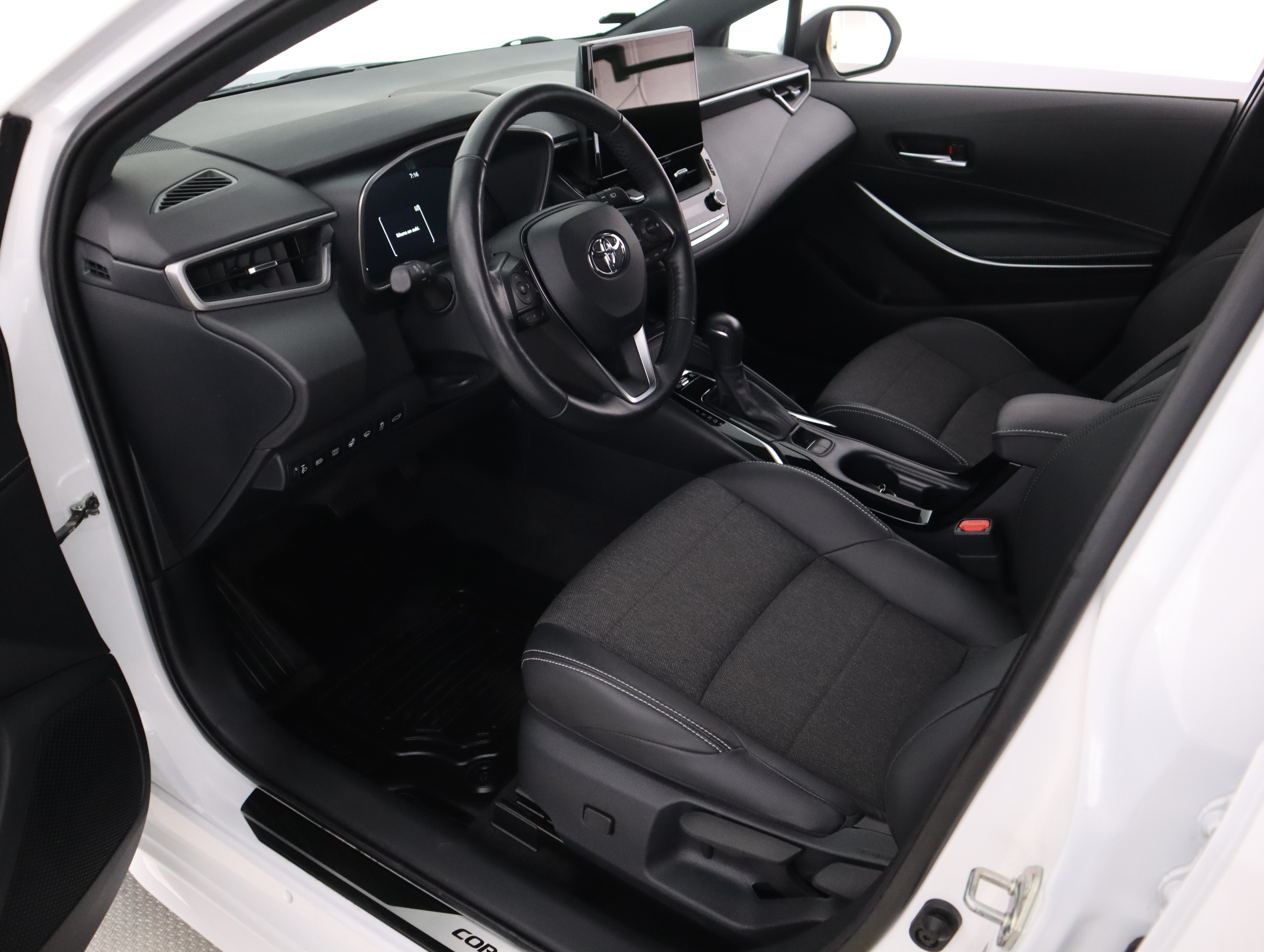 TOYOTA Corolla 18