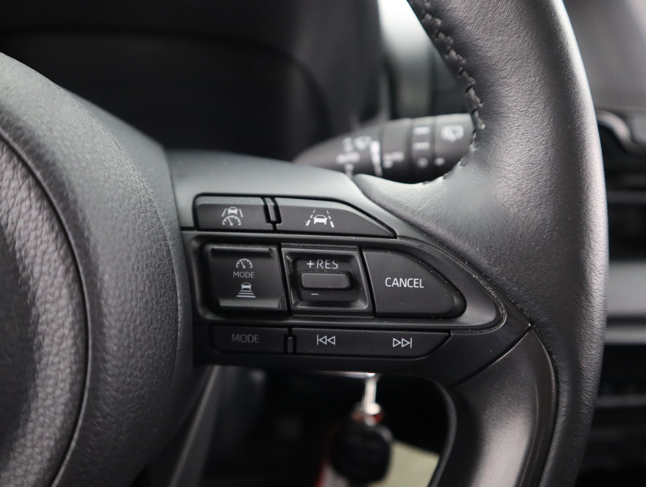 TOYOTA Yaris 2025