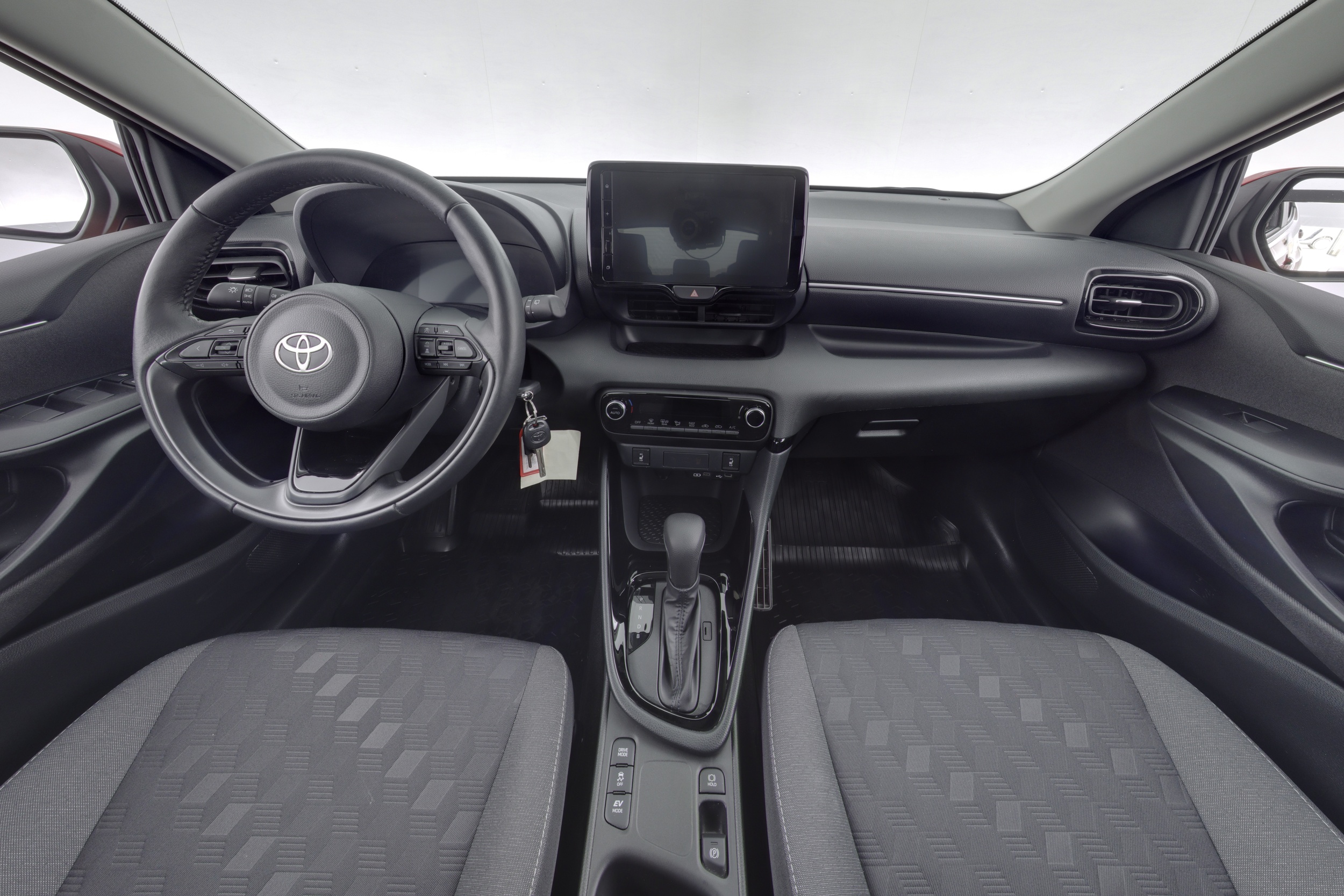 TOYOTA Yaris 2025