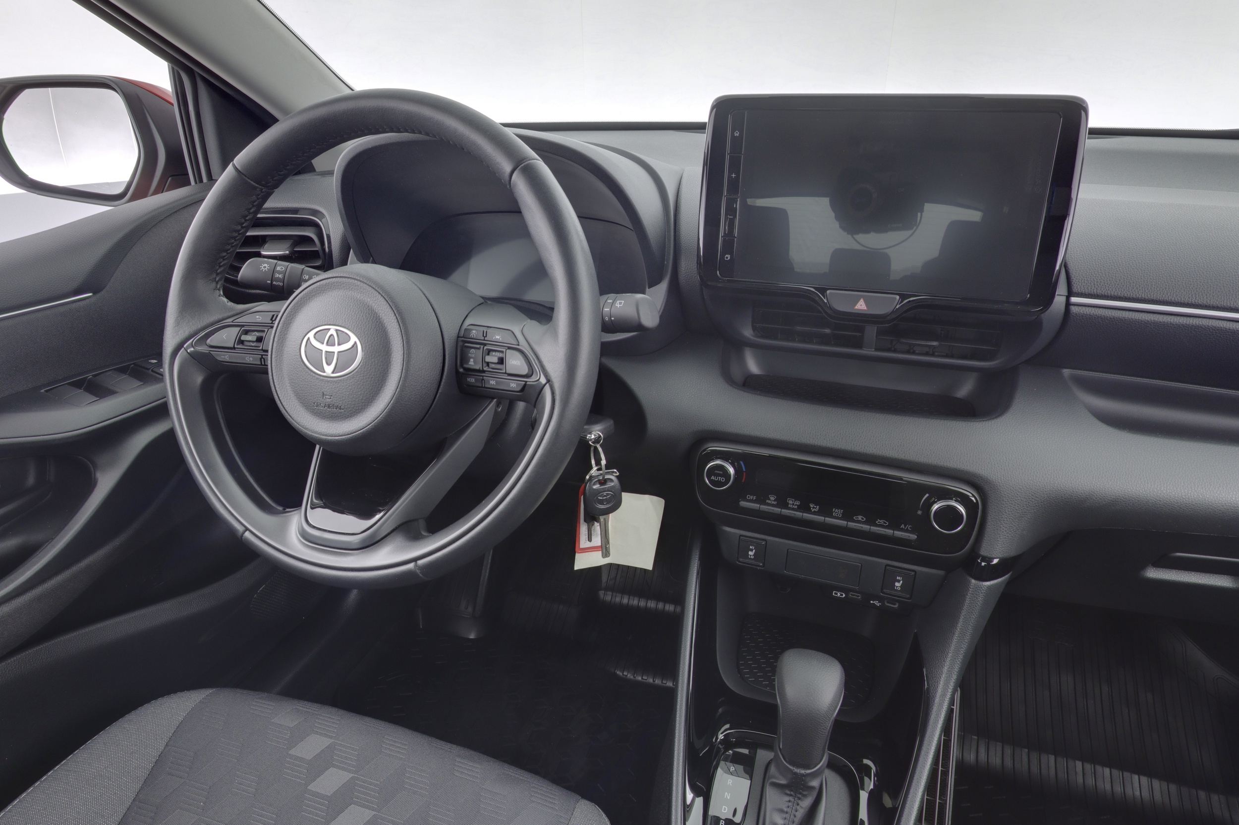 TOYOTA Yaris 2025
