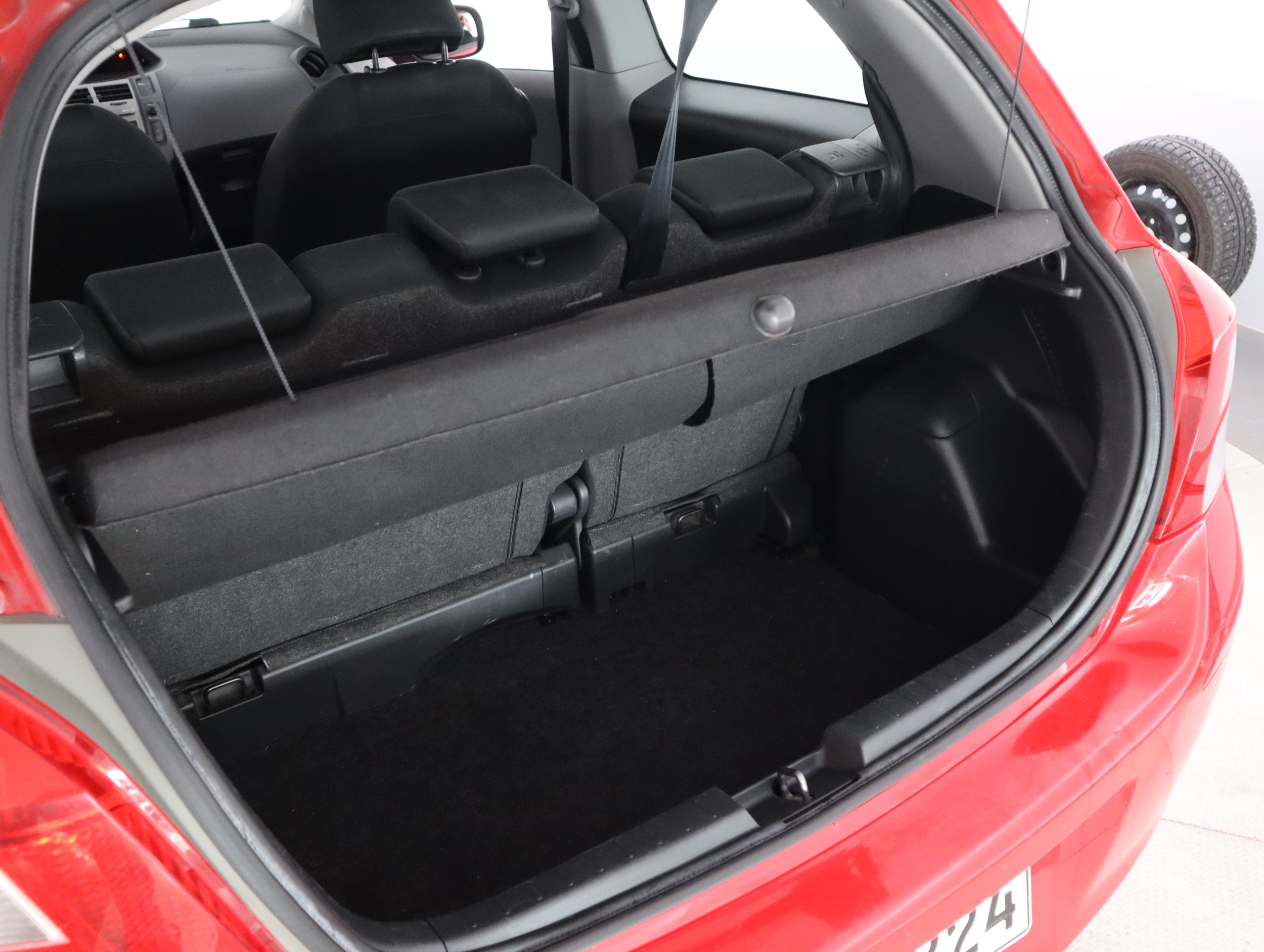 TOYOTA Yaris 2010