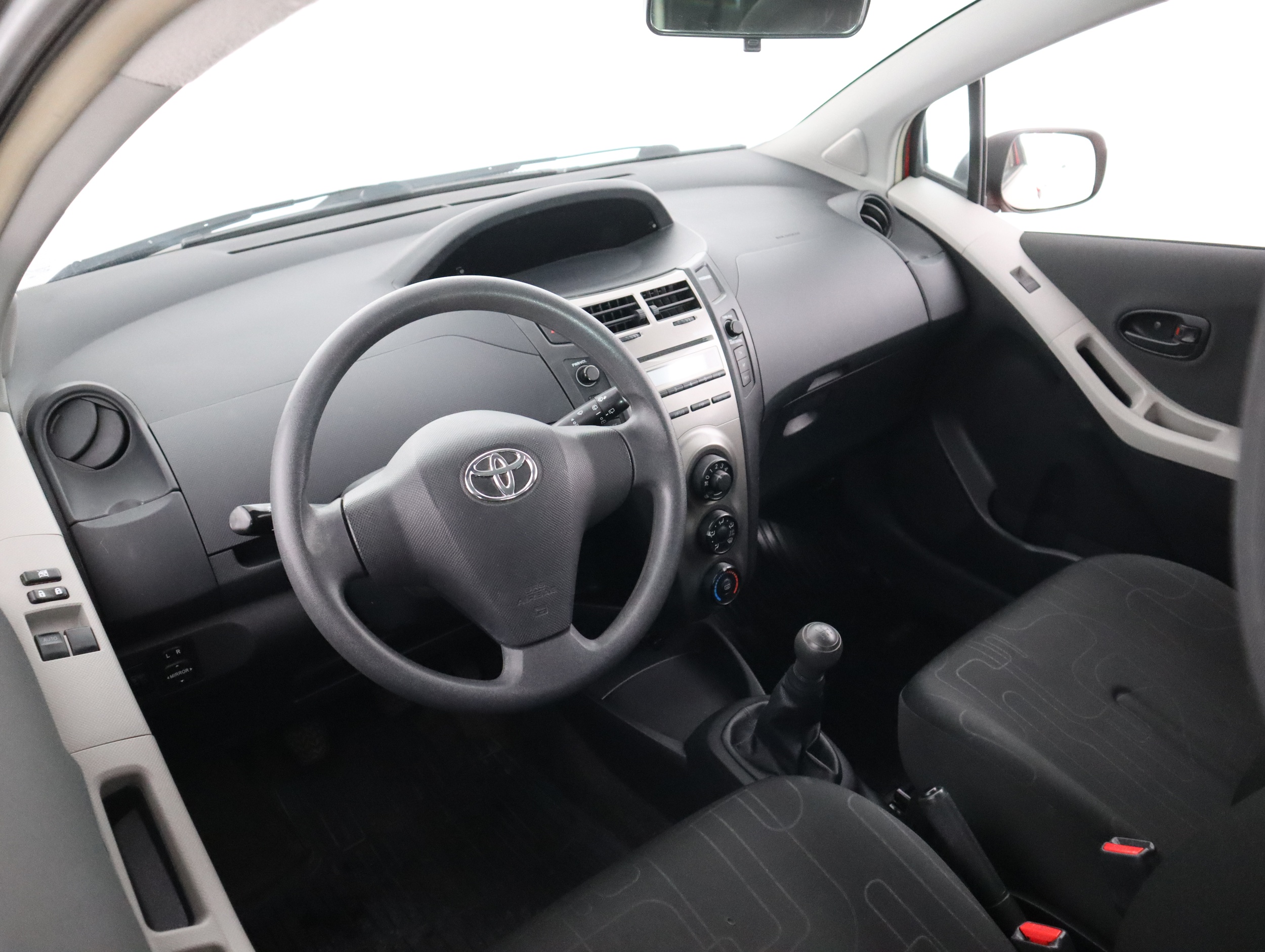 TOYOTA Yaris 2010